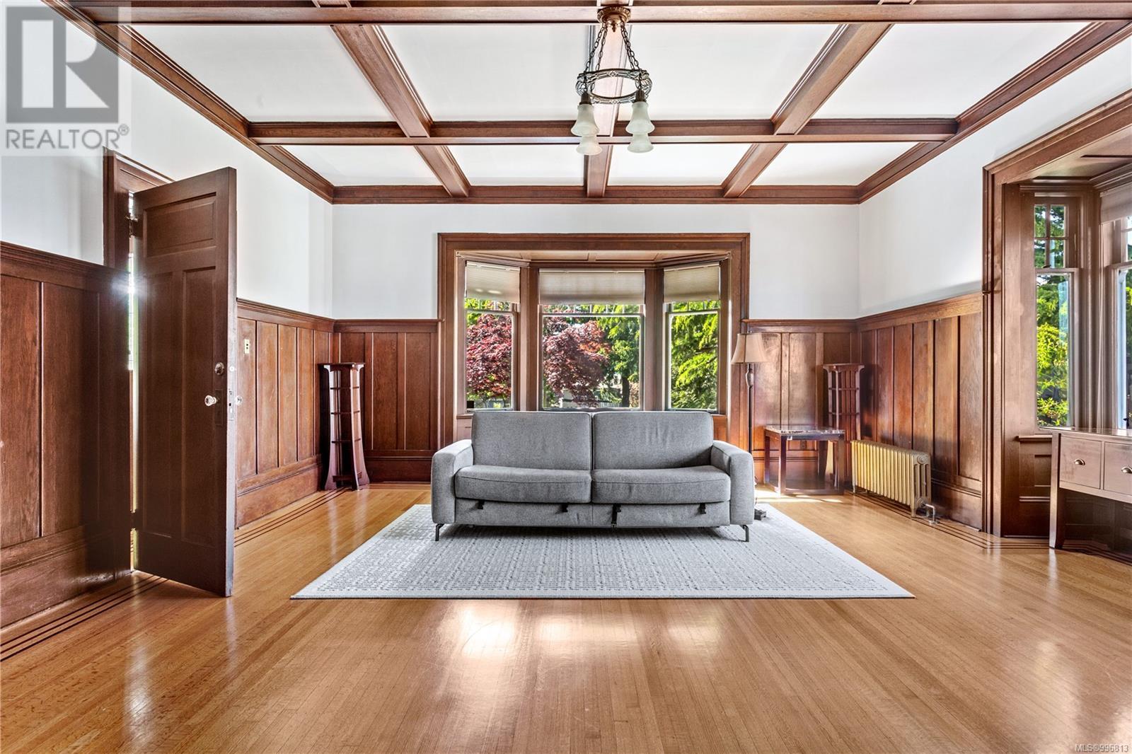 Property at 4423 Tyndall Ave image 3