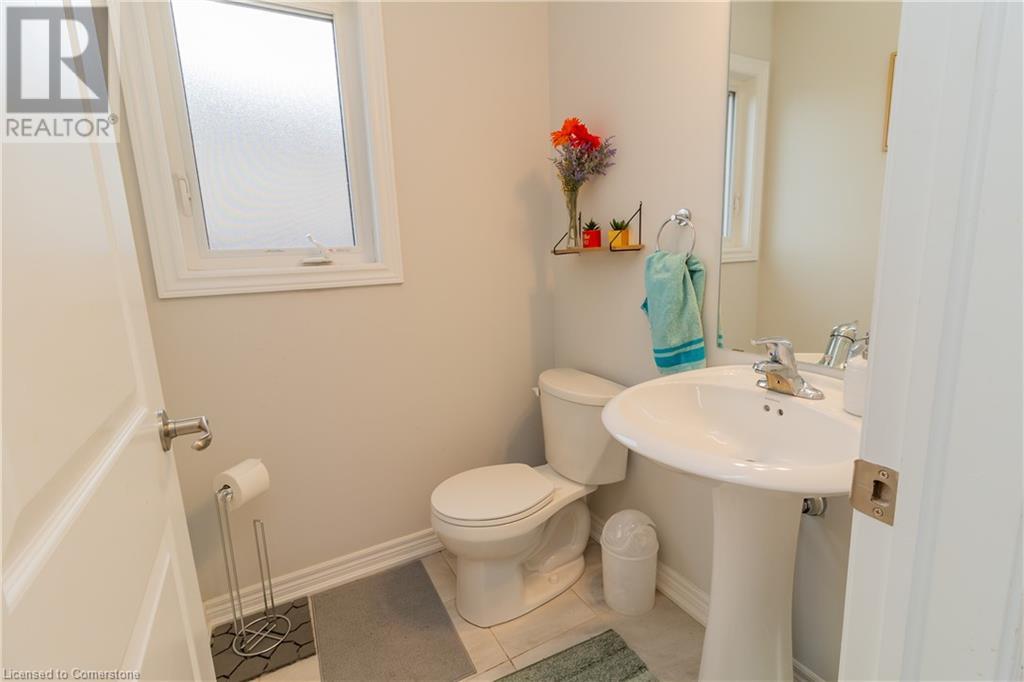 45 Sycamore Street, Niagara Falls, Ontario  L3C 0H8 - Photo 3 - 40727989