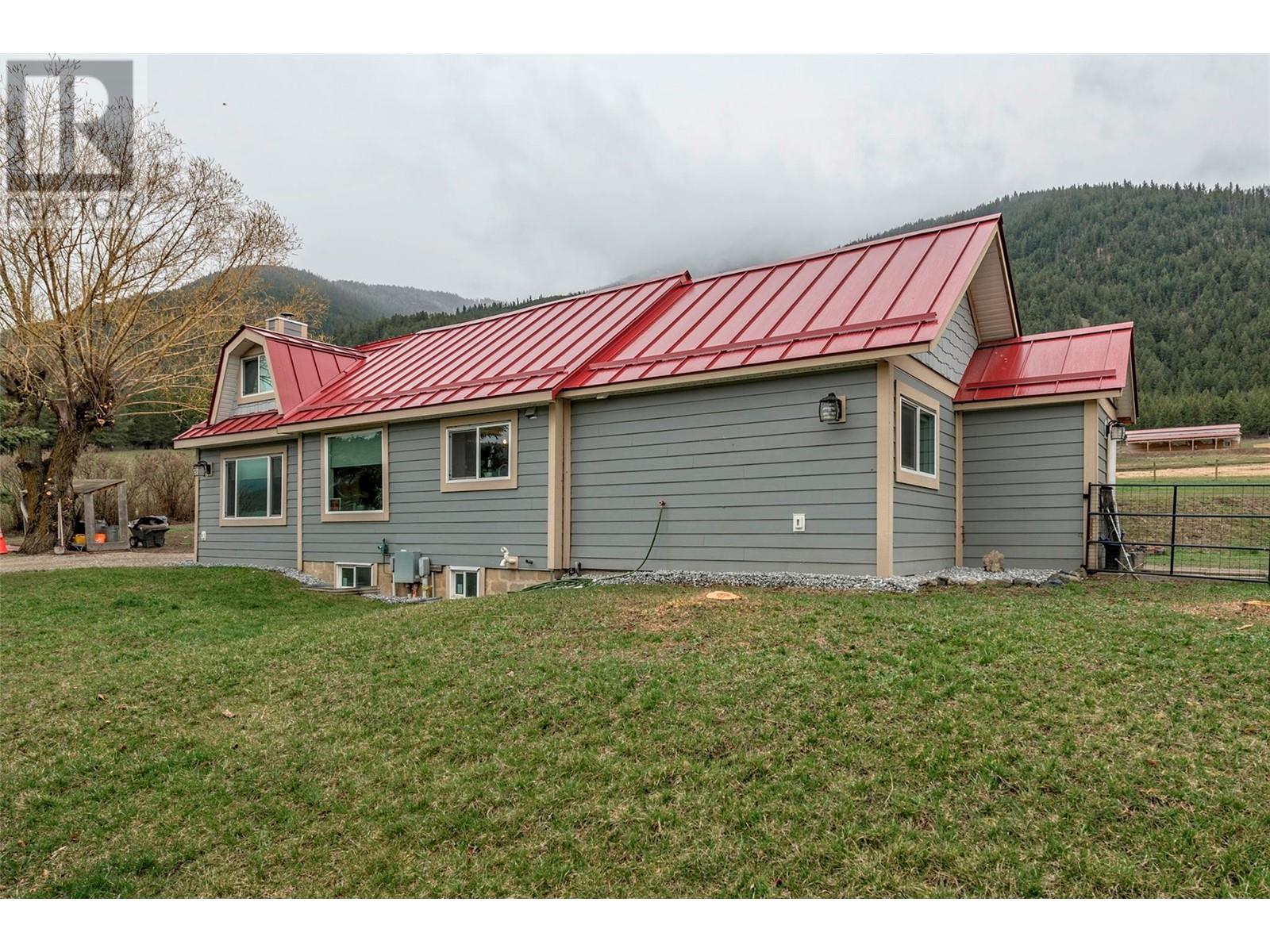 Property at 6449 97 Highway image 2