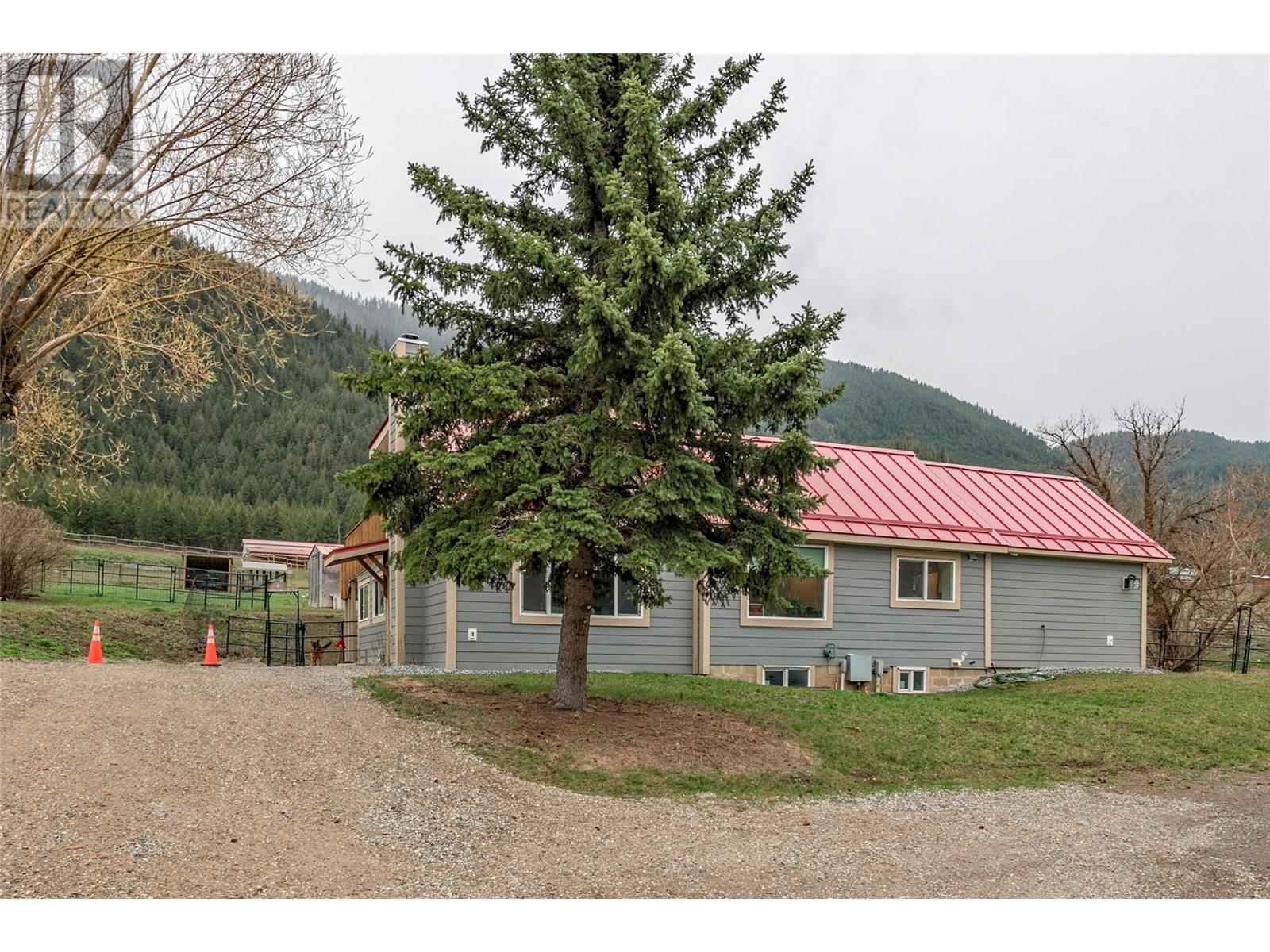 6449 97 Highway, Falkland, British Columbia  V0E 1W0 - Photo 30 - 10336647