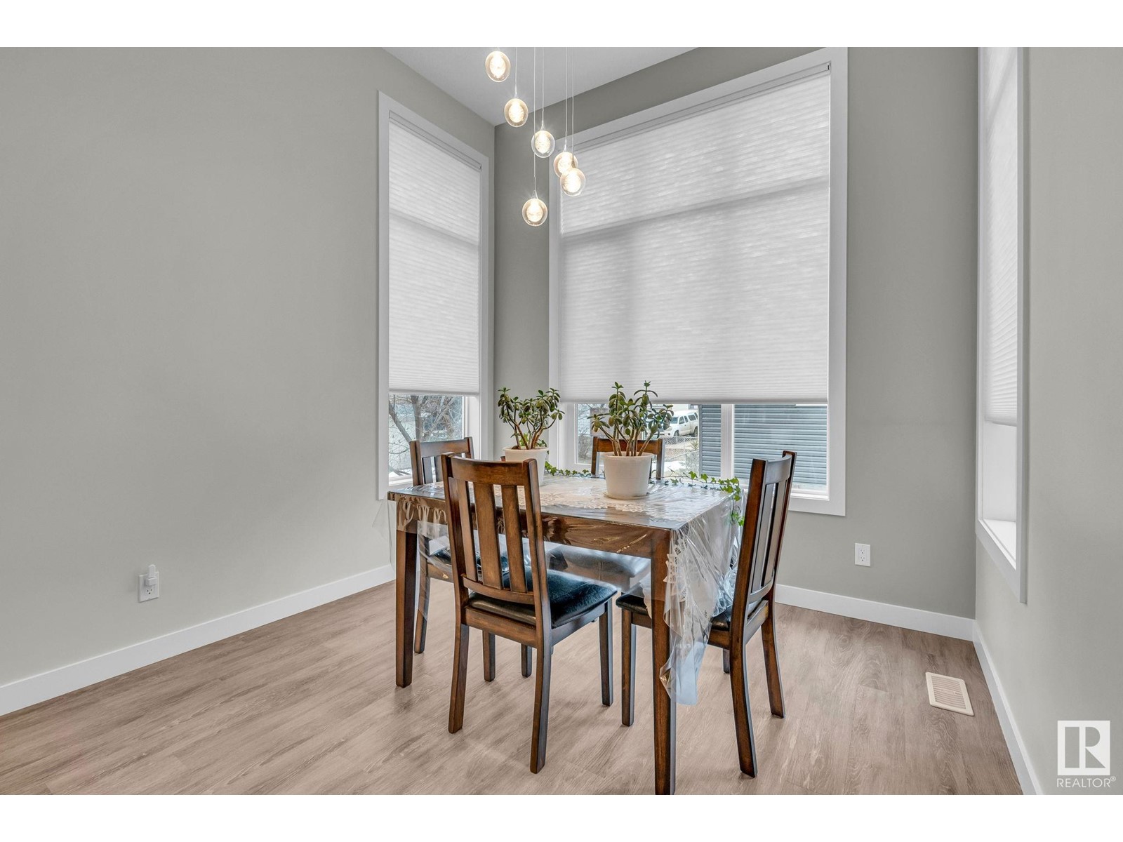 Property at 11828 52 ST NW image 1