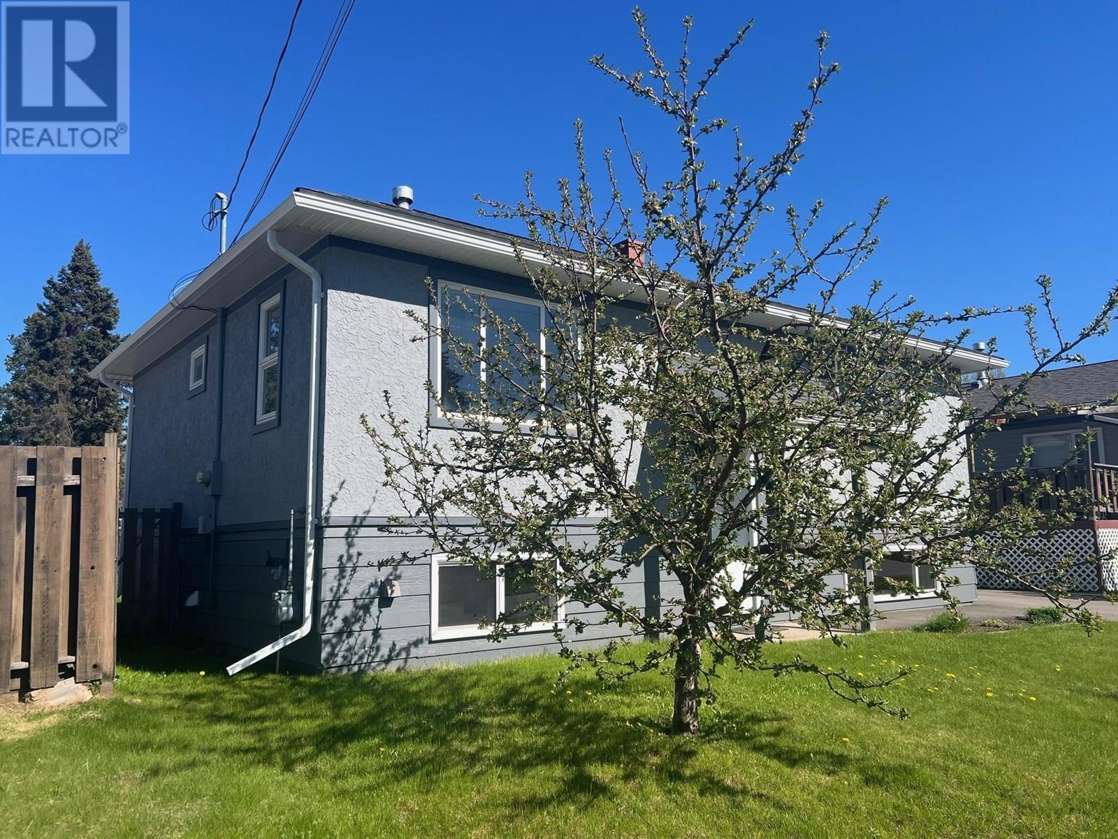 1079 Toronto Street, Smithers, British Columbia  V0J 2N0 - Photo 2 - R2999246