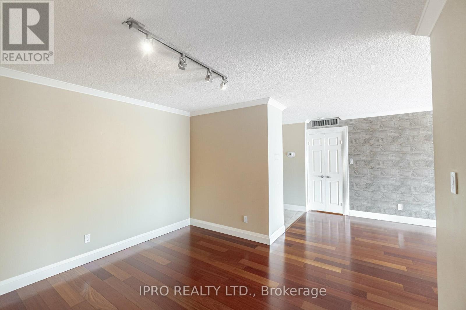 802 - 1230 Marlborough Court, Oakville, Ontario  L6H 3K6 - Photo 15 - W12144264