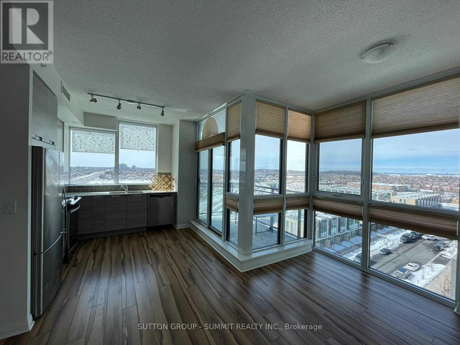 807 - 75 Eglinton Avenue W, Mississauga, Ontario  L5R 0E4 - Photo 2 - W12144284