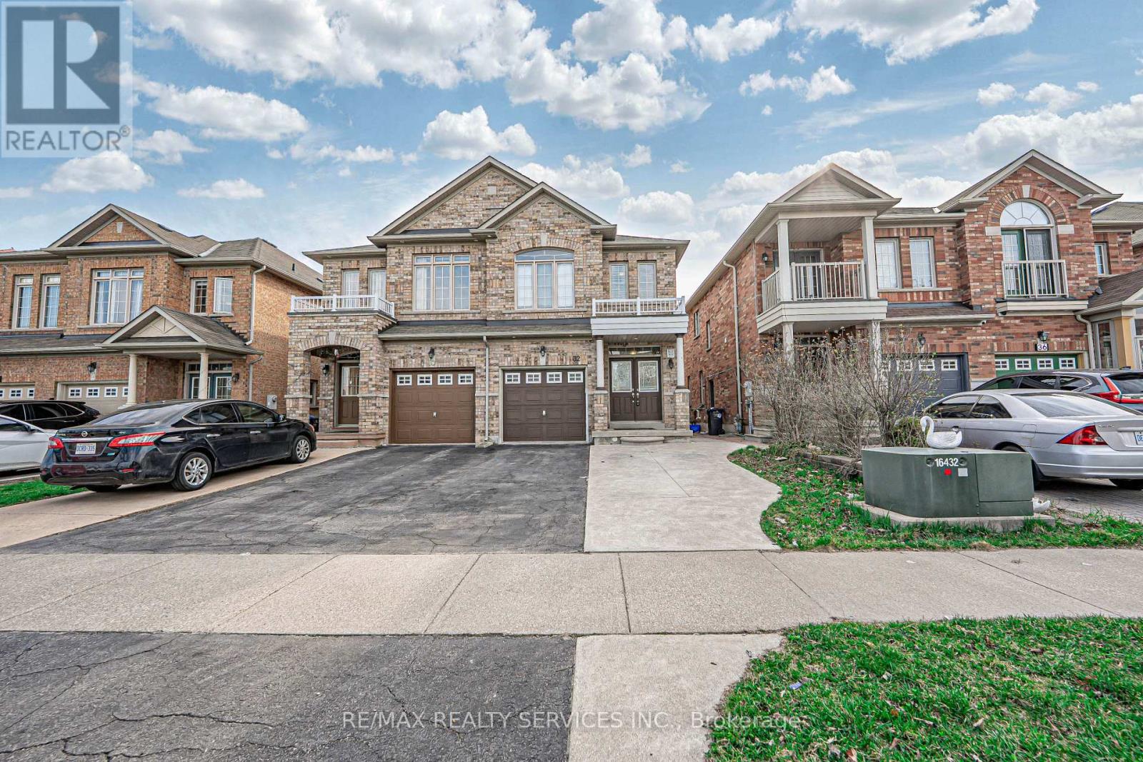 32 Crystalview Crescent, Brampton (Bram East), Ontario  L6P 2R7 - Photo 3 - W12144312