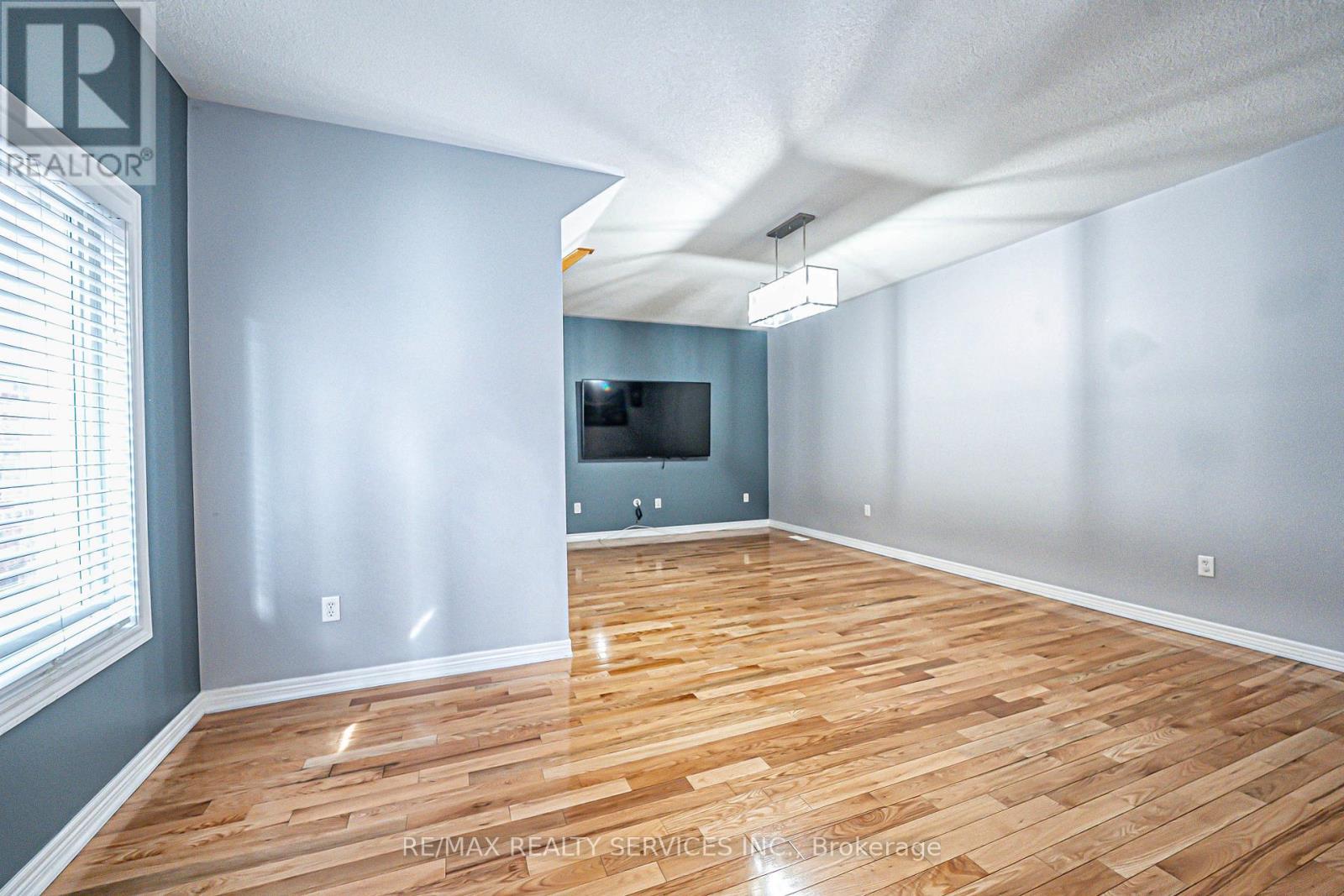 32 Crystalview Crescent, Brampton (Bram East), Ontario  L6P 2R7 - Photo 8 - W12144312