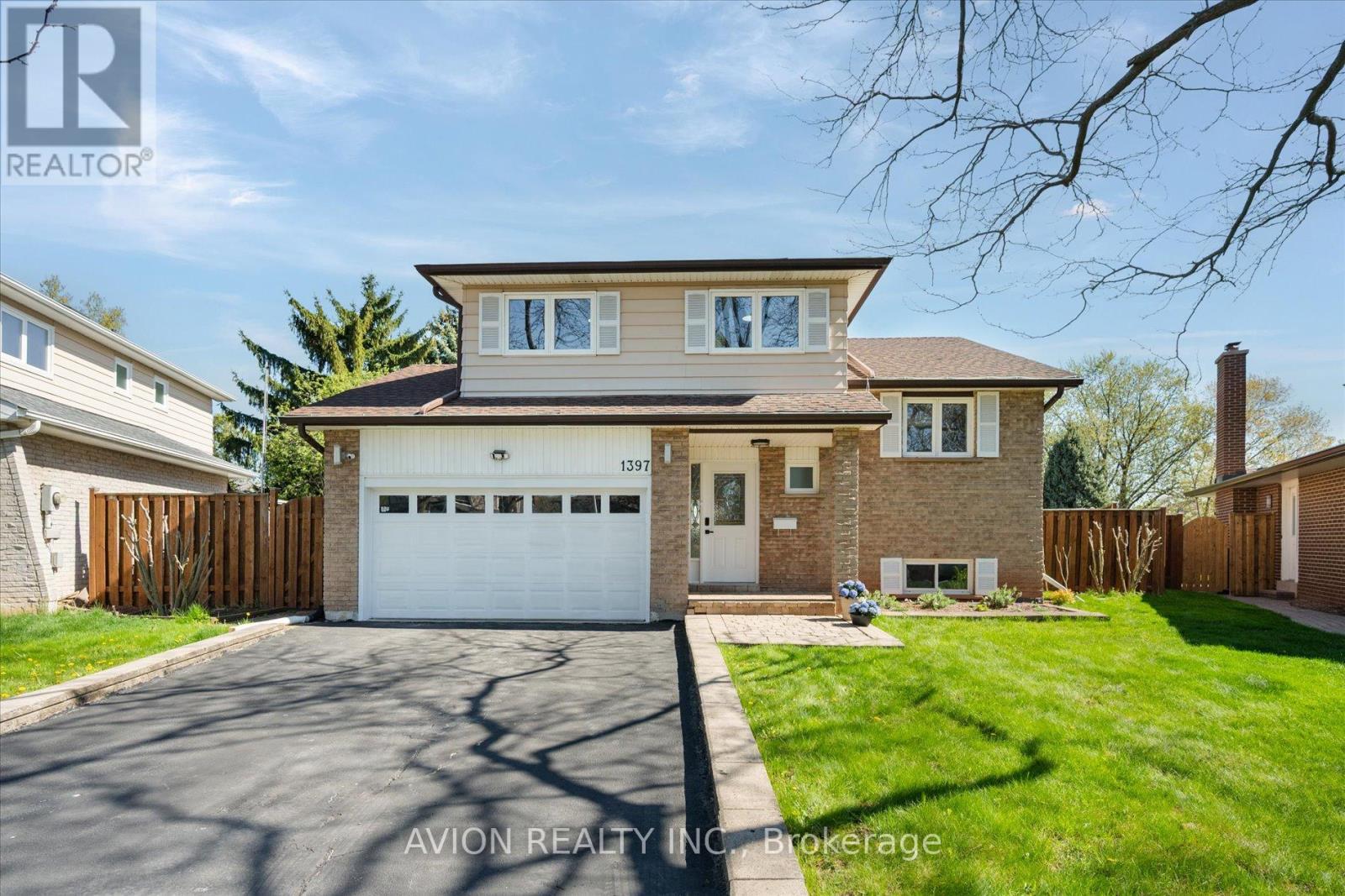 1397 Highgate Court, Oakville, Ontario  L6H 2V4 - Photo 1 - W12144323