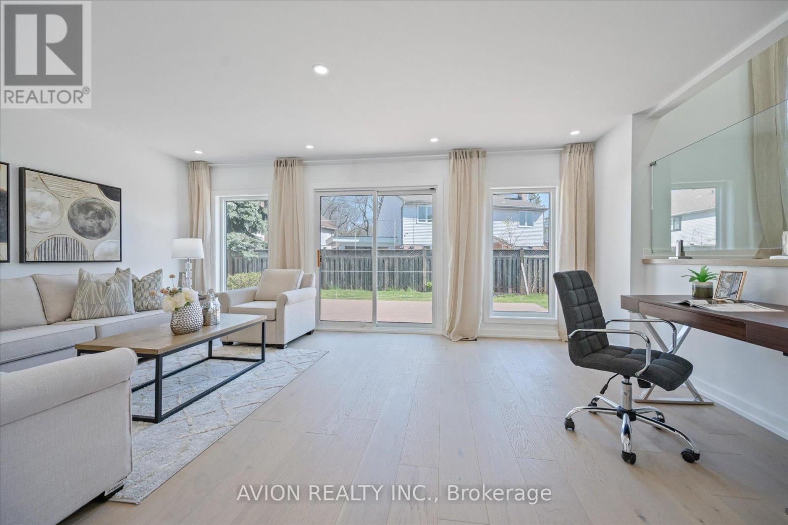 1397 Highgate Court, Oakville, Ontario  L6H 2V4 - Photo 3 - W12144323