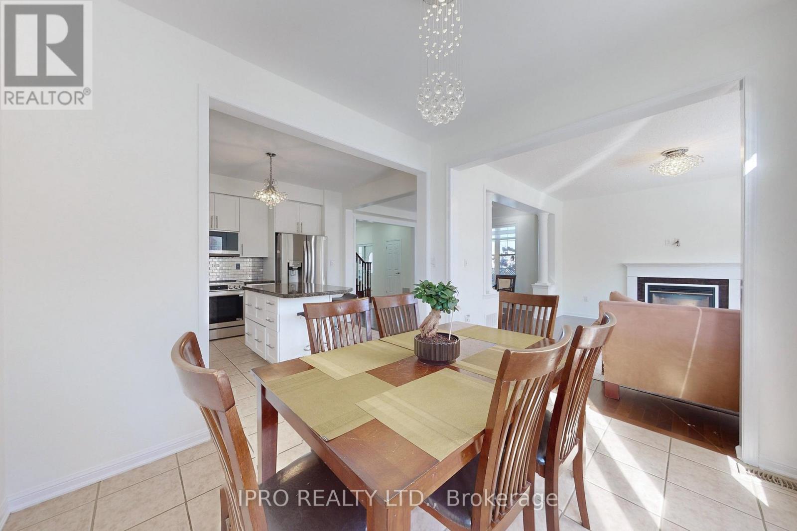 730 Bolingbroke Drive, Milton (Co Coates), Ontario  L9T 6Z3 - Photo 13 - W12144340