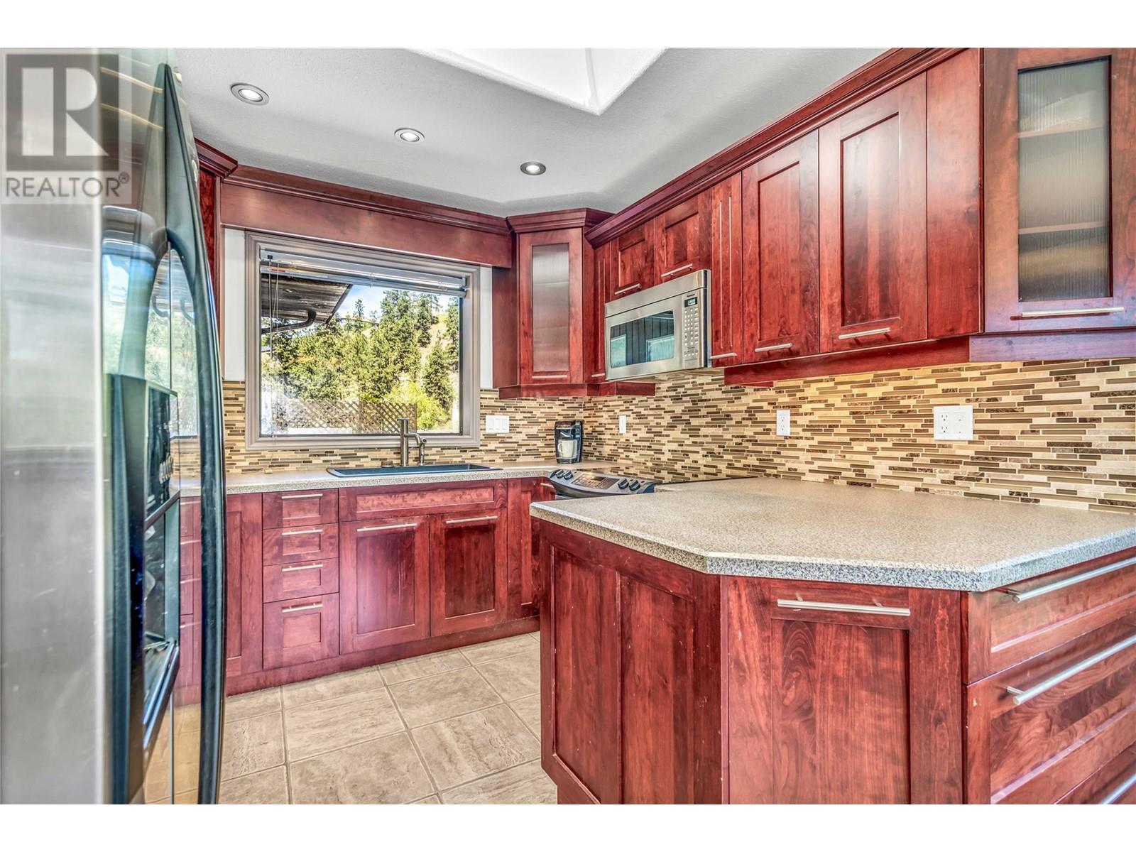 770 Raymer Road, Kelowna, British Columbia  V1W 1H8 - Photo 8 - 10346431
