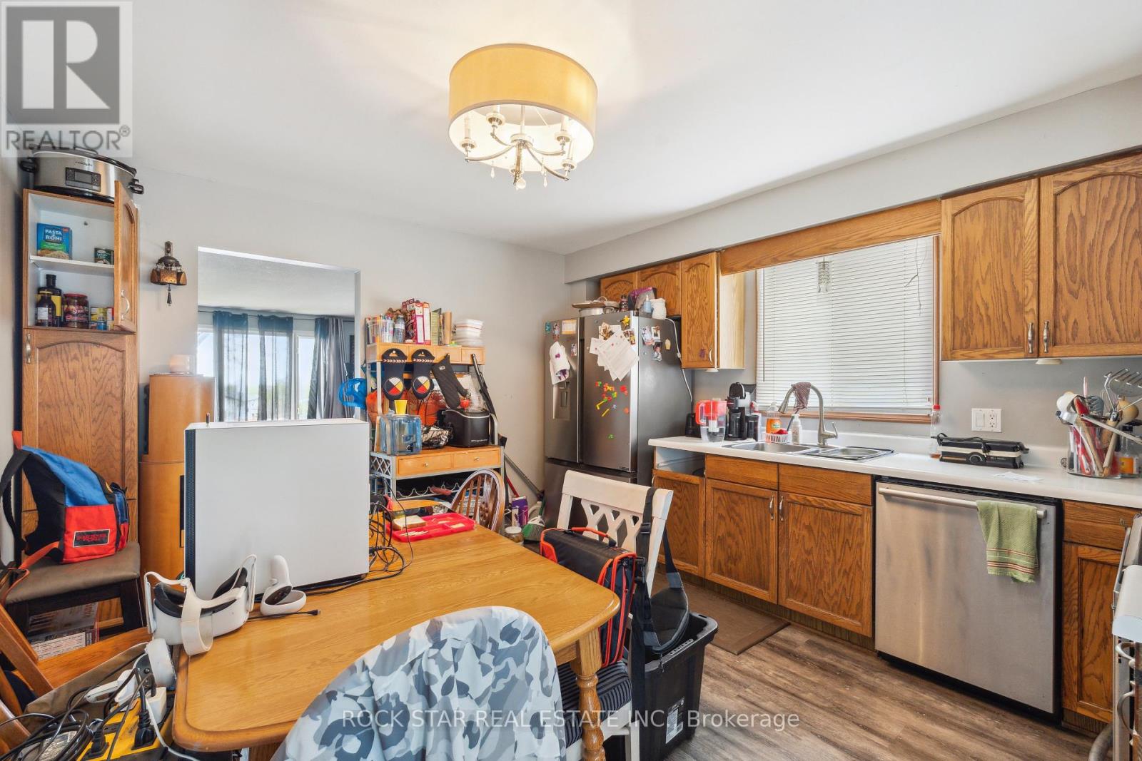 32 Hemlock Street, St. Catharines (Burleigh Hill), Ontario  L2T 4B7 - Photo 10 - X12144253