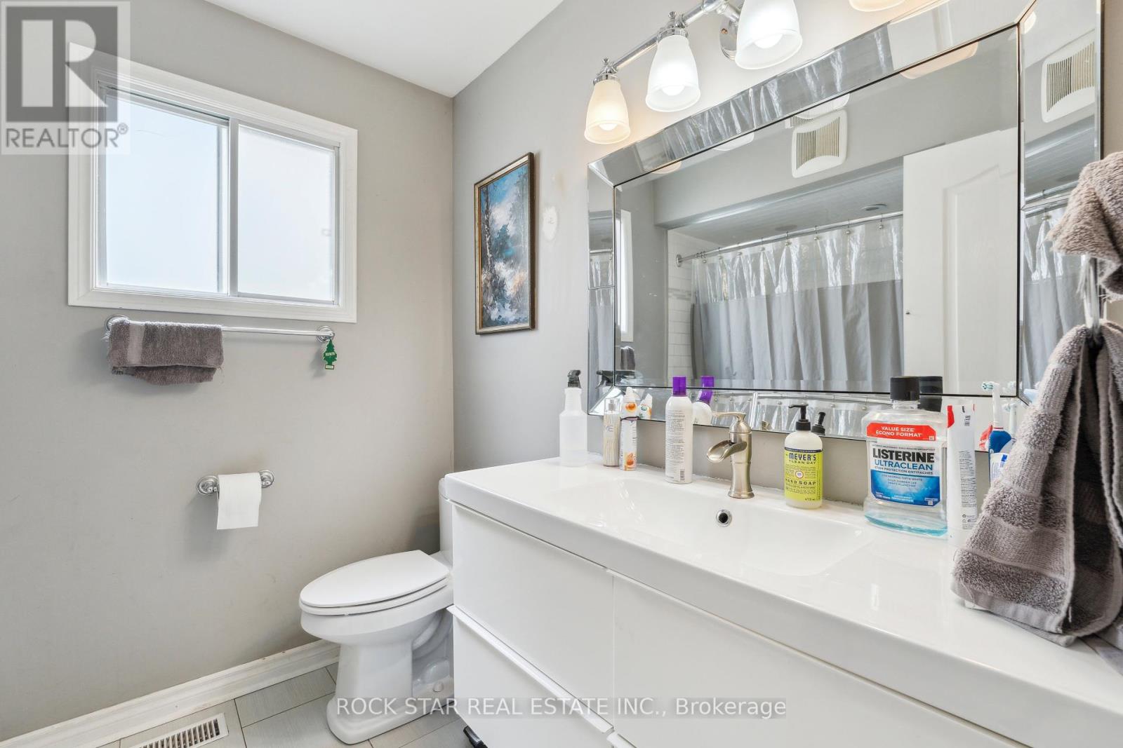 32 Hemlock Street, St. Catharines (Burleigh Hill), Ontario  L2T 4B7 - Photo 12 - X12144253