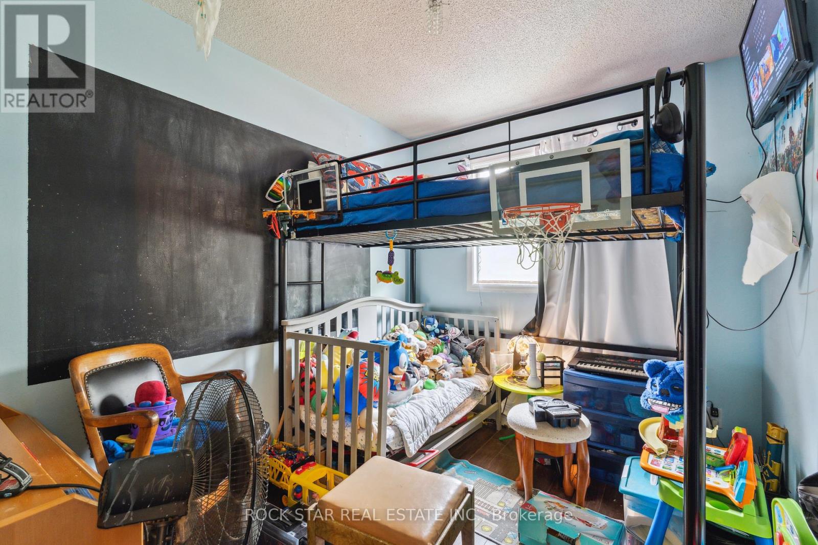 32 Hemlock Street, St. Catharines (Burleigh Hill), Ontario  L2T 4B7 - Photo 15 - X12144253