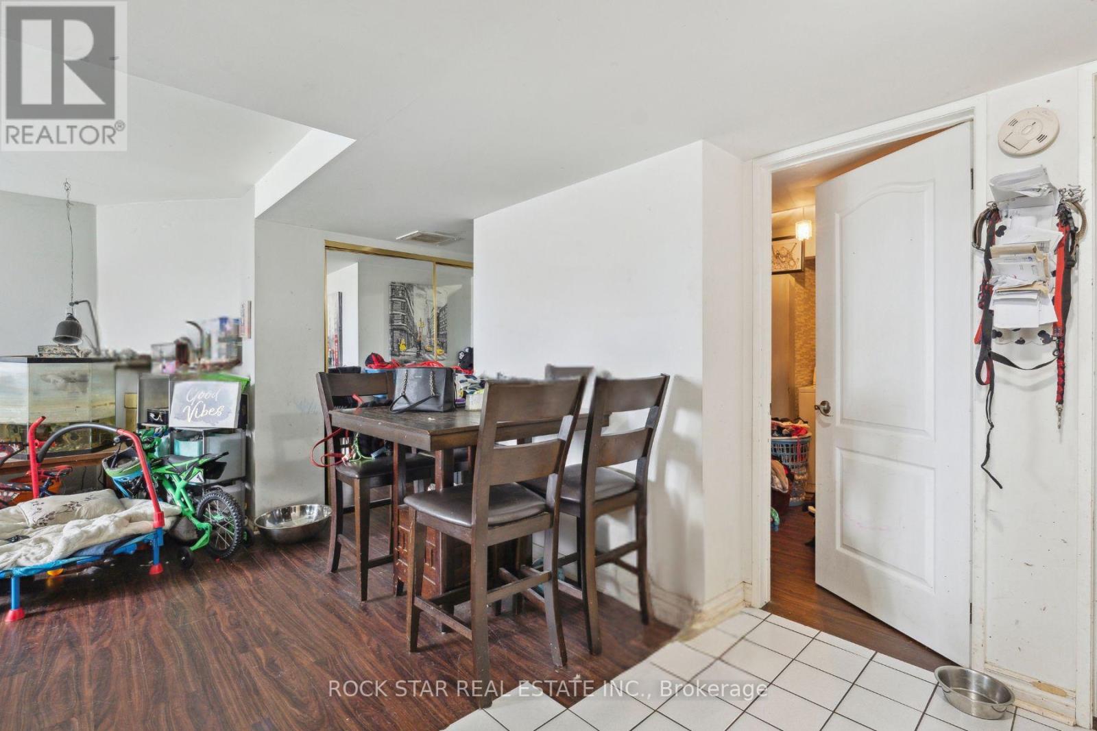 32 Hemlock Street, St. Catharines (Burleigh Hill), Ontario  L2T 4B7 - Photo 8 - X12144253
