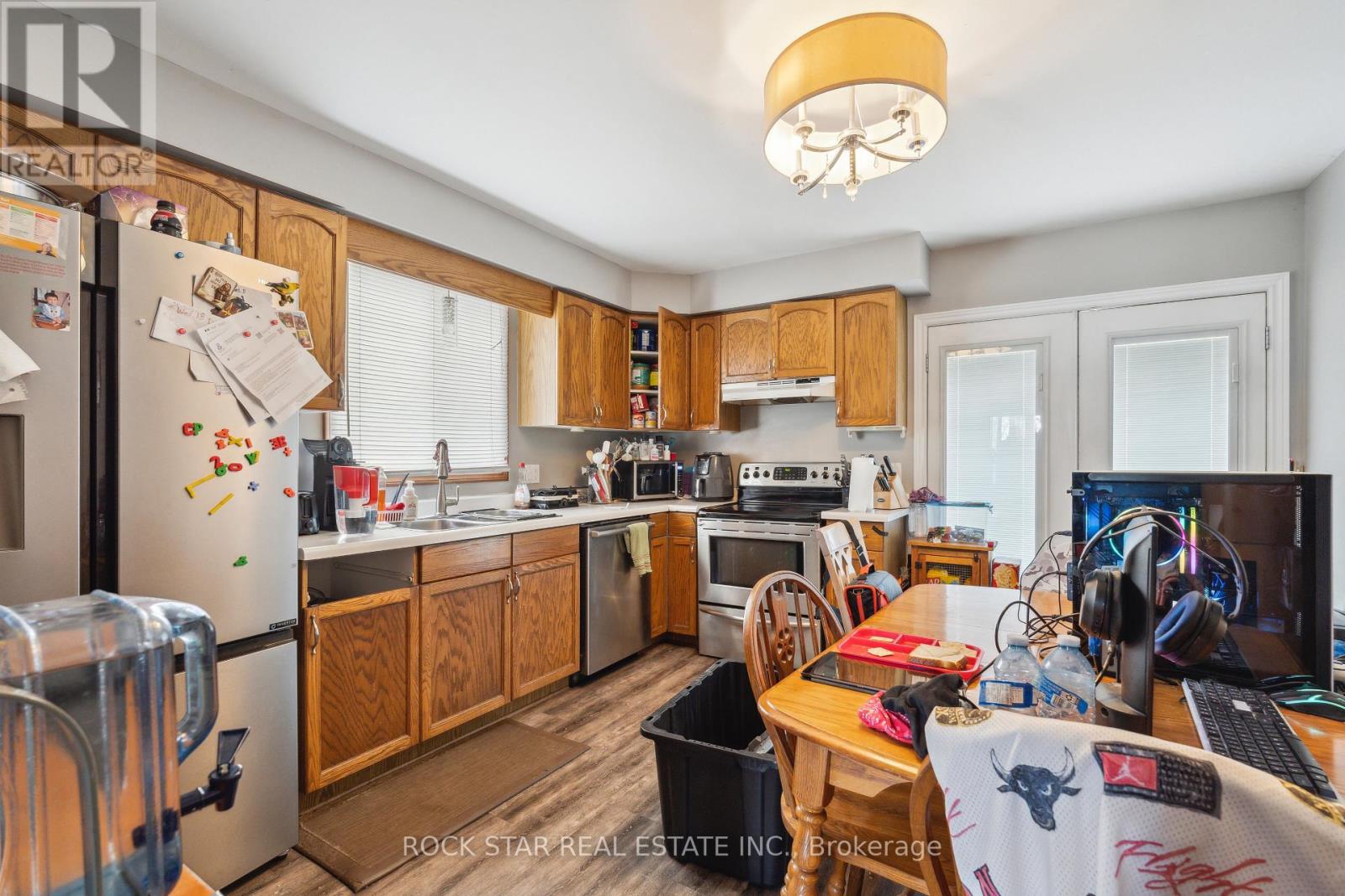32 Hemlock Street, St. Catharines (Burleigh Hill), Ontario  L2T 4B7 - Photo 9 - X12144253