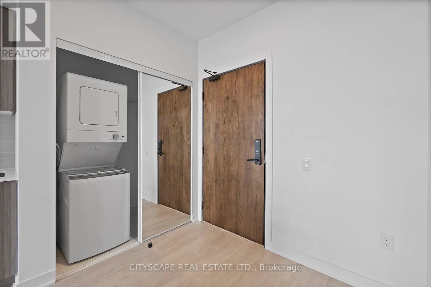 1309 - 2782 Barton Street E, Hamilton (Riverdale), Ontario  L8E 0L3 - Photo 1 - X12144263