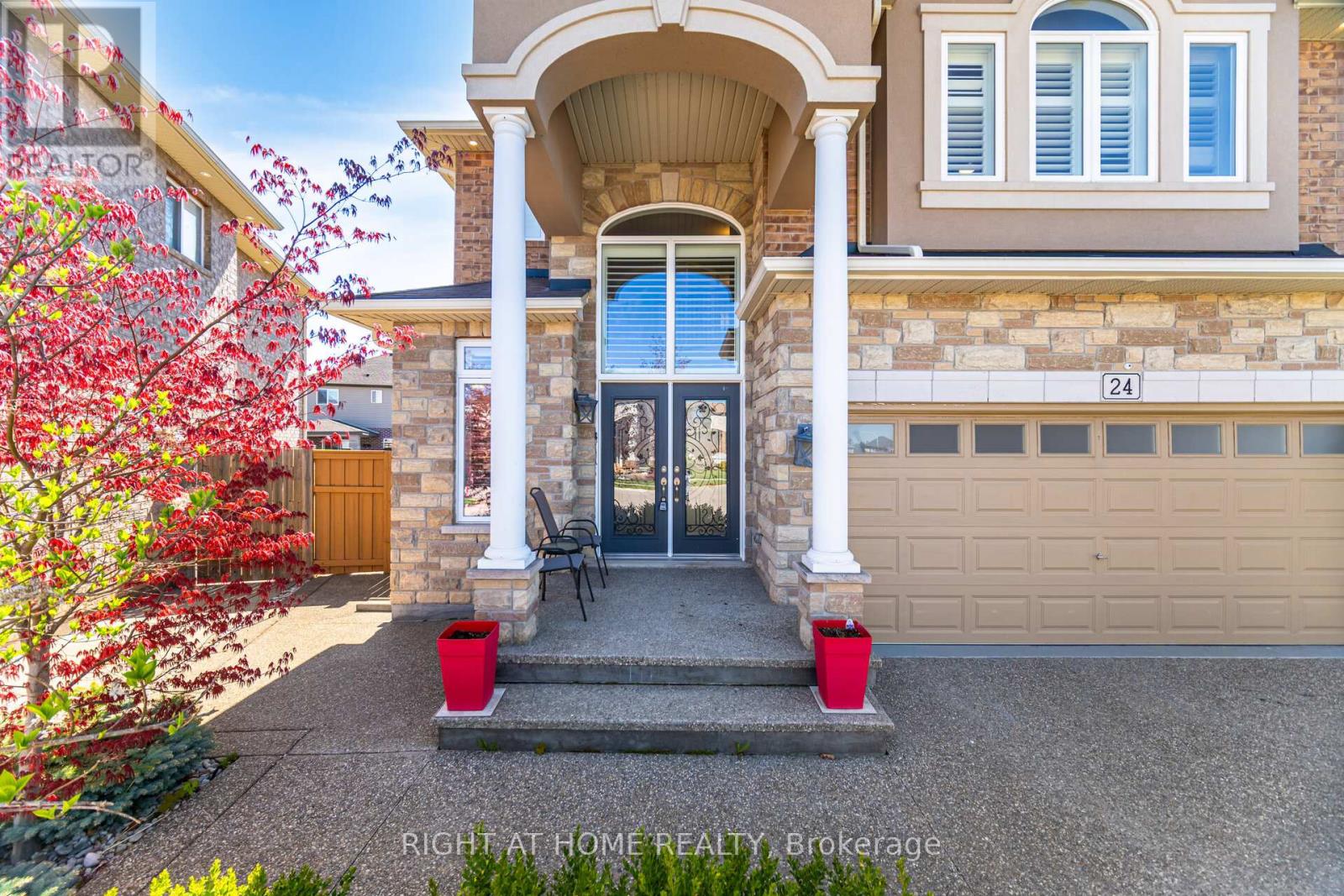 24 Biggar Crescent, Grimsby, Ontario  L3M 0E3 - Photo 4 - X12144287