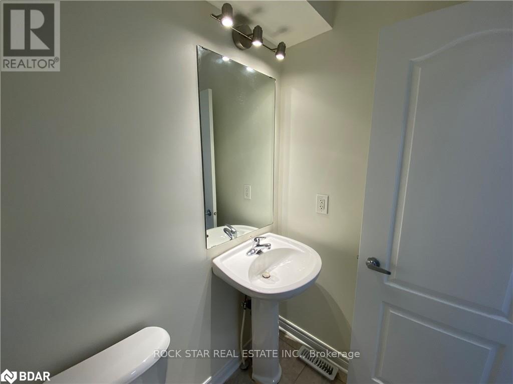 23 Colonel Lyall Street, St. Catharines, Ontario  L2P 0B3 - Photo 5 - X12144296