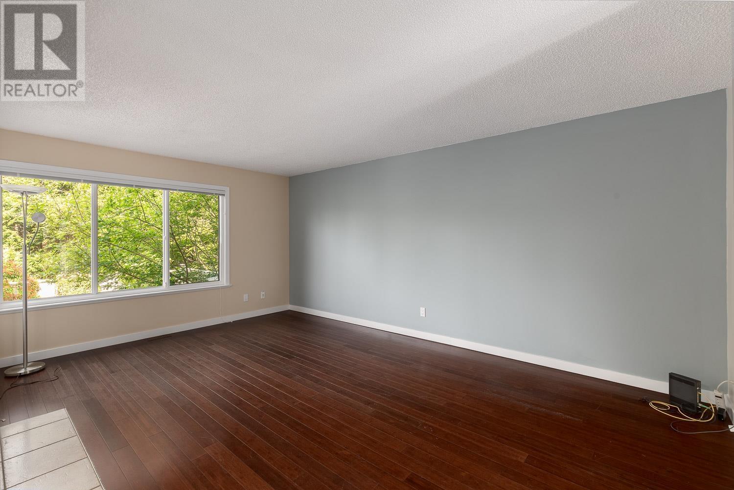 4754 Laurelwood Place, Burnaby, British Columbia  V5G 4B2 - Photo 10 - R2998701