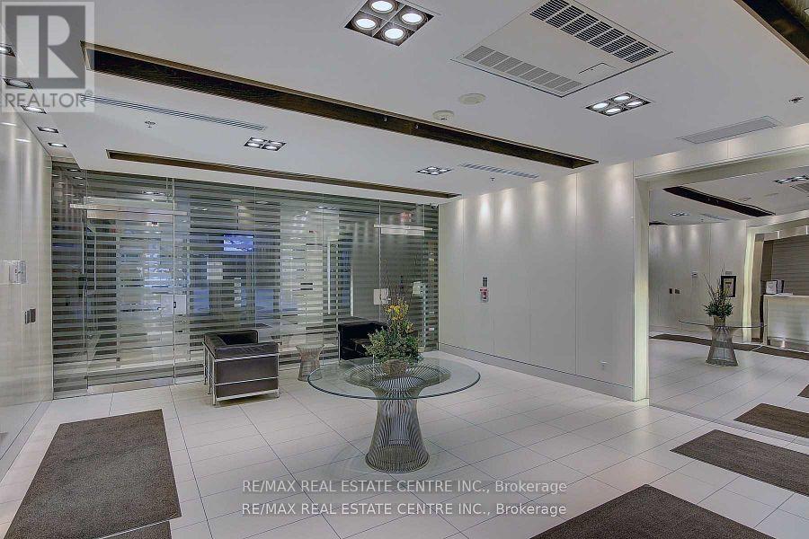 1611 - 25 Carlton Street, Toronto, Ontario  M5B 1L4 - Photo 2 - C12144546