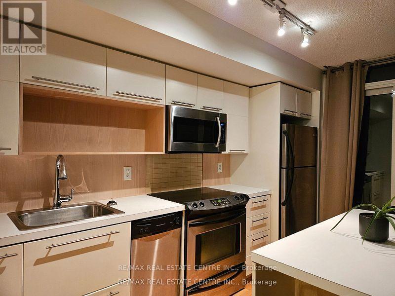 1611 - 25 Carlton Street, Toronto, Ontario  M5B 1L4 - Photo 3 - C12144546