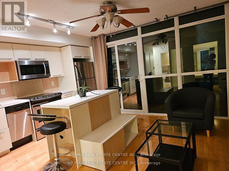 1611 - 25 Carlton Street, Toronto, Ontario  M5B 1L4 - Photo 4 - C12144546
