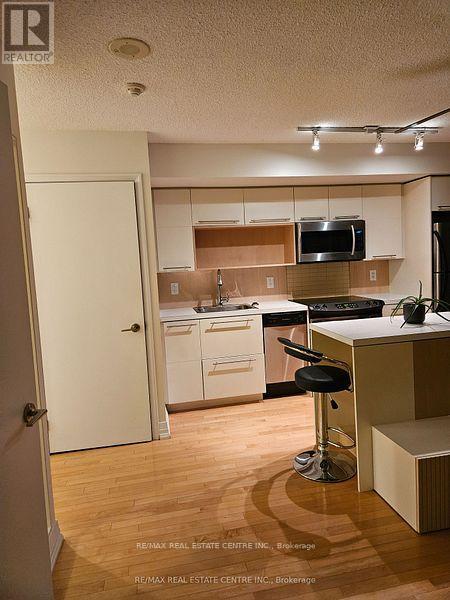 1611 - 25 Carlton Street, Toronto, Ontario  M5B 1L4 - Photo 5 - C12144546