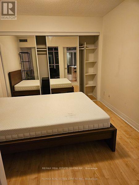 1611 - 25 Carlton Street, Toronto, Ontario  M5B 1L4 - Photo 9 - C12144546