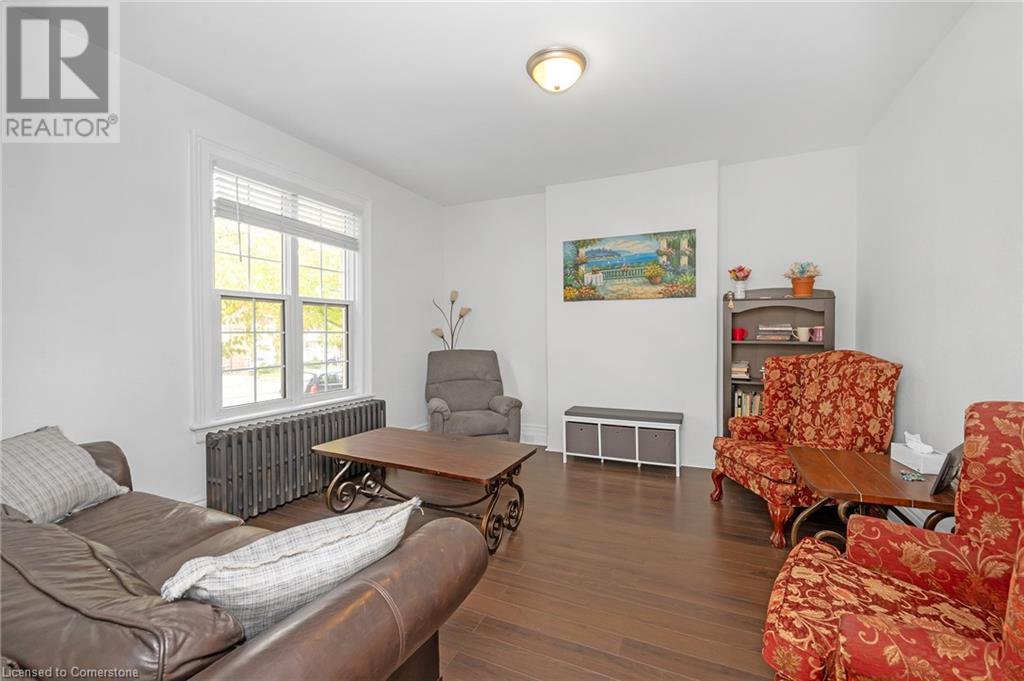 Property at 117 FAIRLEIGH Avenue S image 5