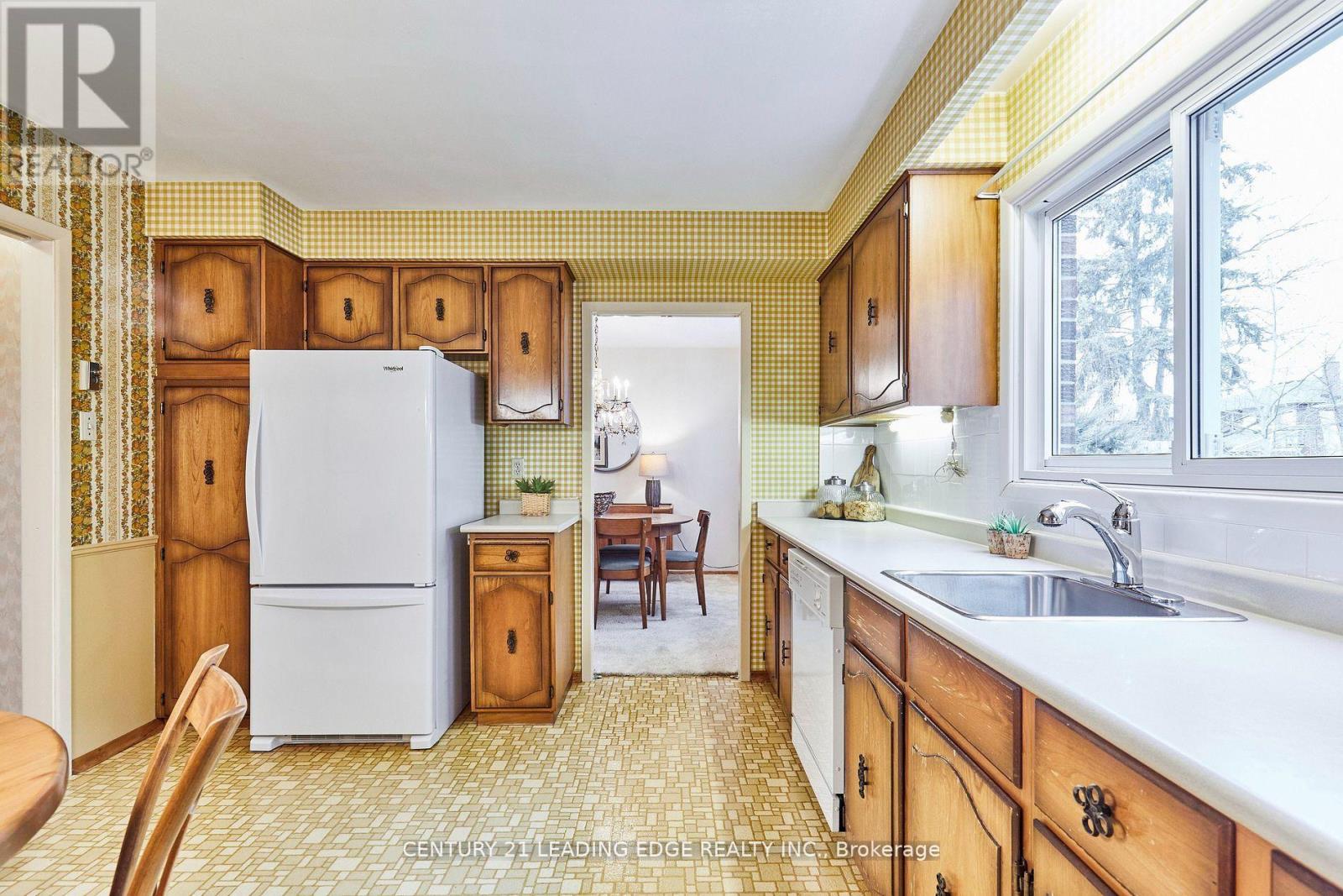 24 Dunmurray Boulevard, Toronto, Ontario  M1T 2J9 - Photo 11 - E12144448