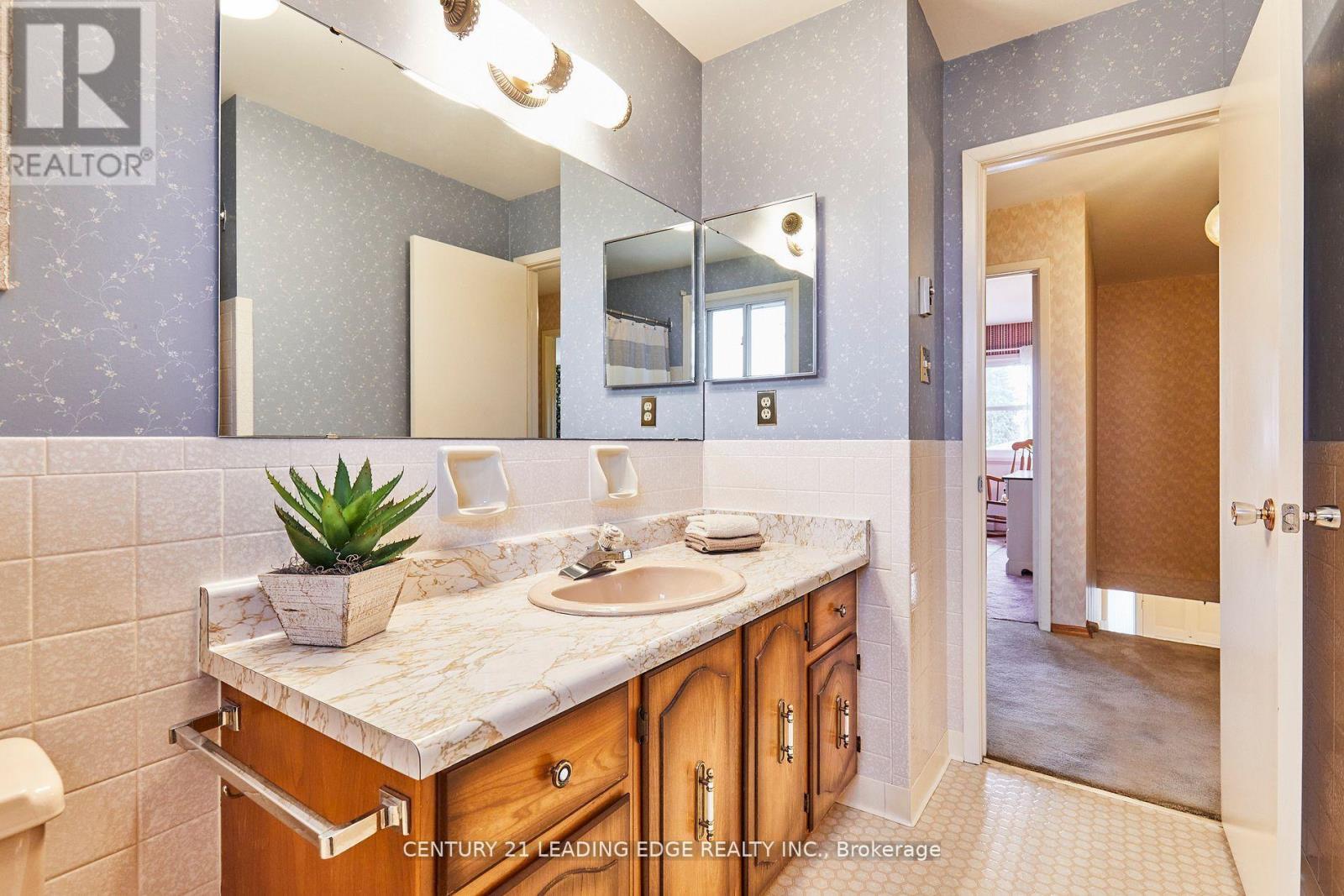 24 Dunmurray Boulevard, Toronto, Ontario  M1T 2J9 - Photo 30 - E12144448