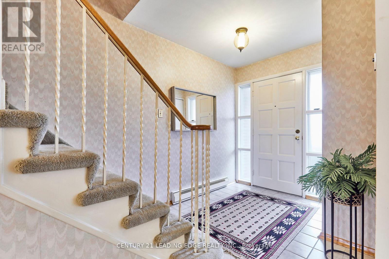 24 Dunmurray Boulevard, Toronto, Ontario  M1T 2J9 - Photo 4 - E12144448