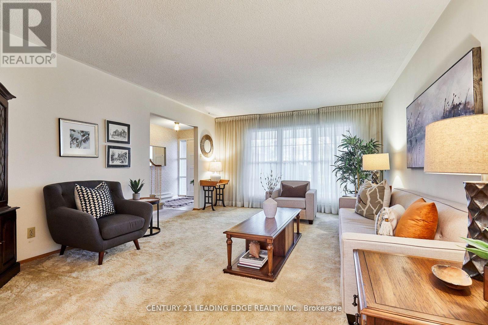 24 Dunmurray Boulevard, Toronto, Ontario  M1T 2J9 - Photo 6 - E12144448