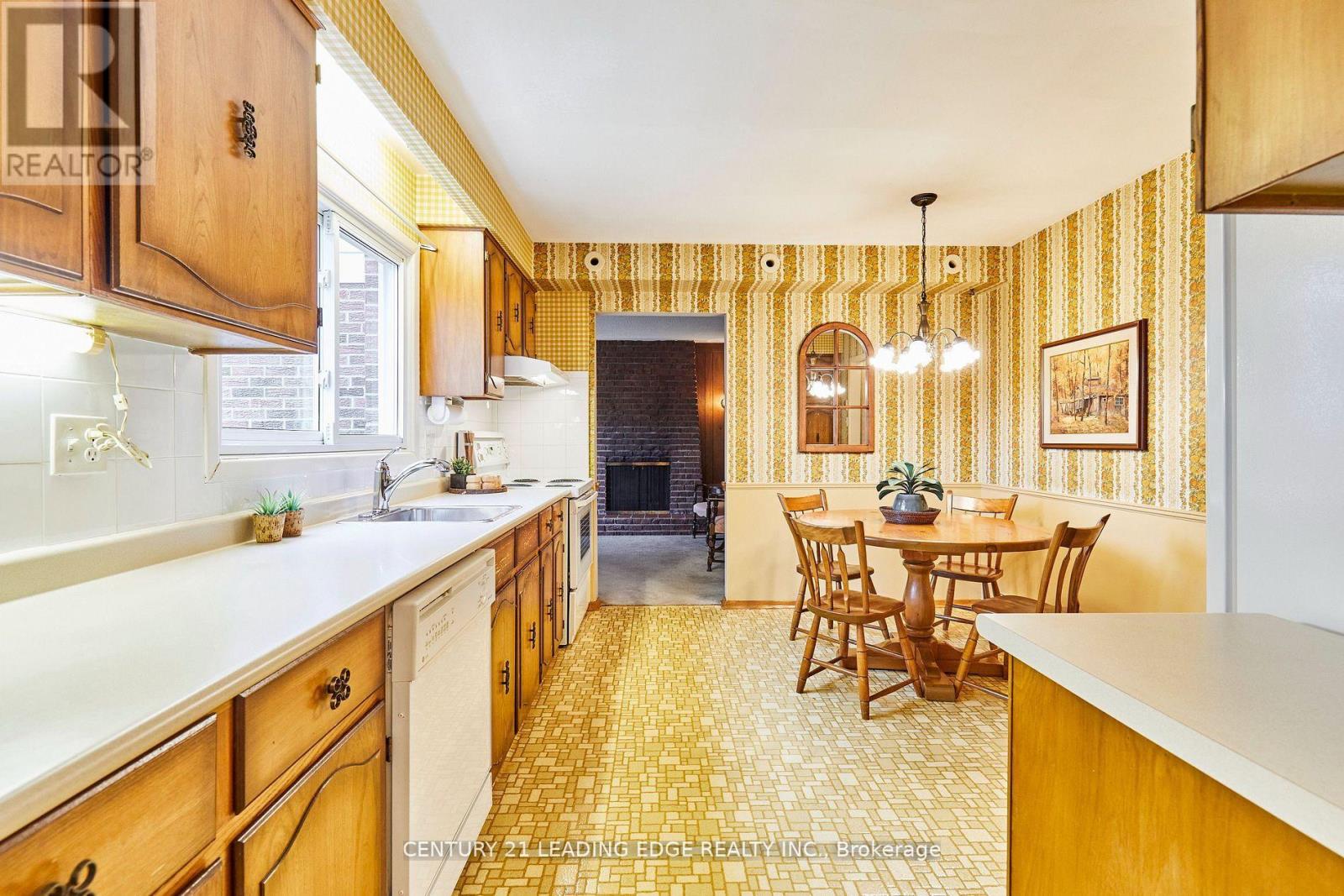 24 Dunmurray Boulevard, Toronto, Ontario  M1T 2J9 - Photo 9 - E12144448