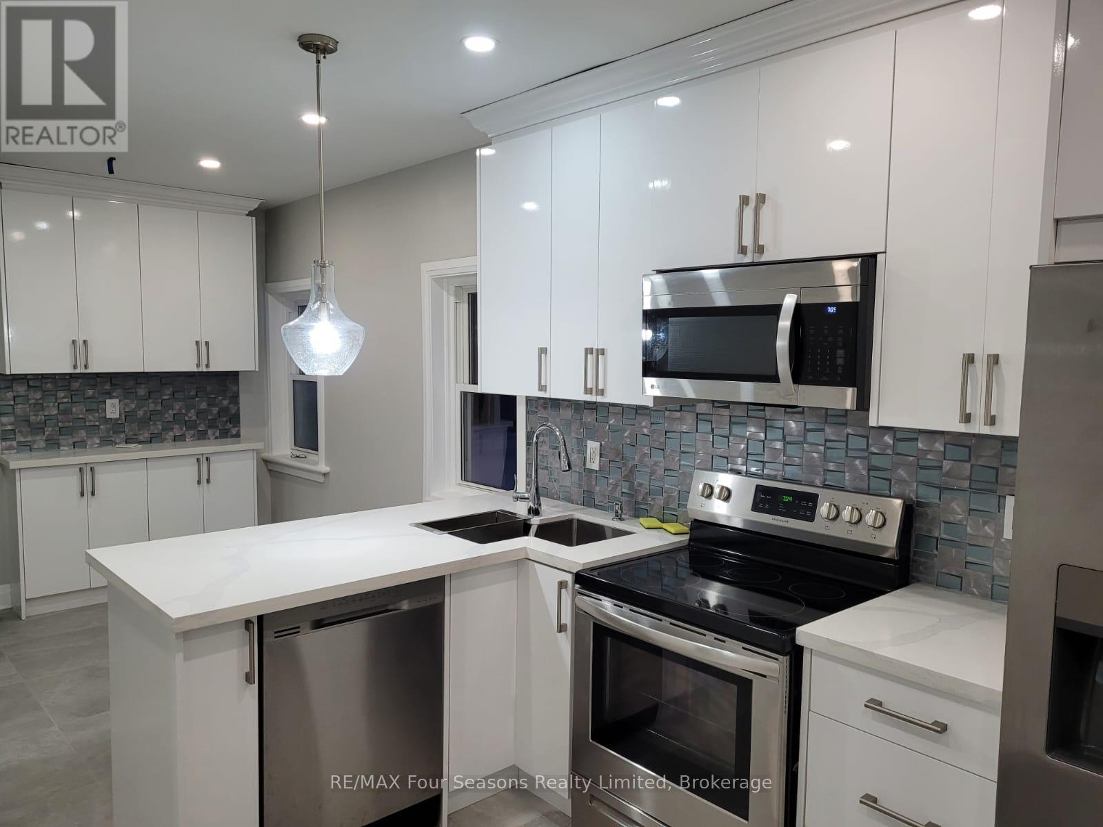 557 Catherine Street, Saugeen Shores, Ontario  N0H 2C1 - Photo 10 - X12144483