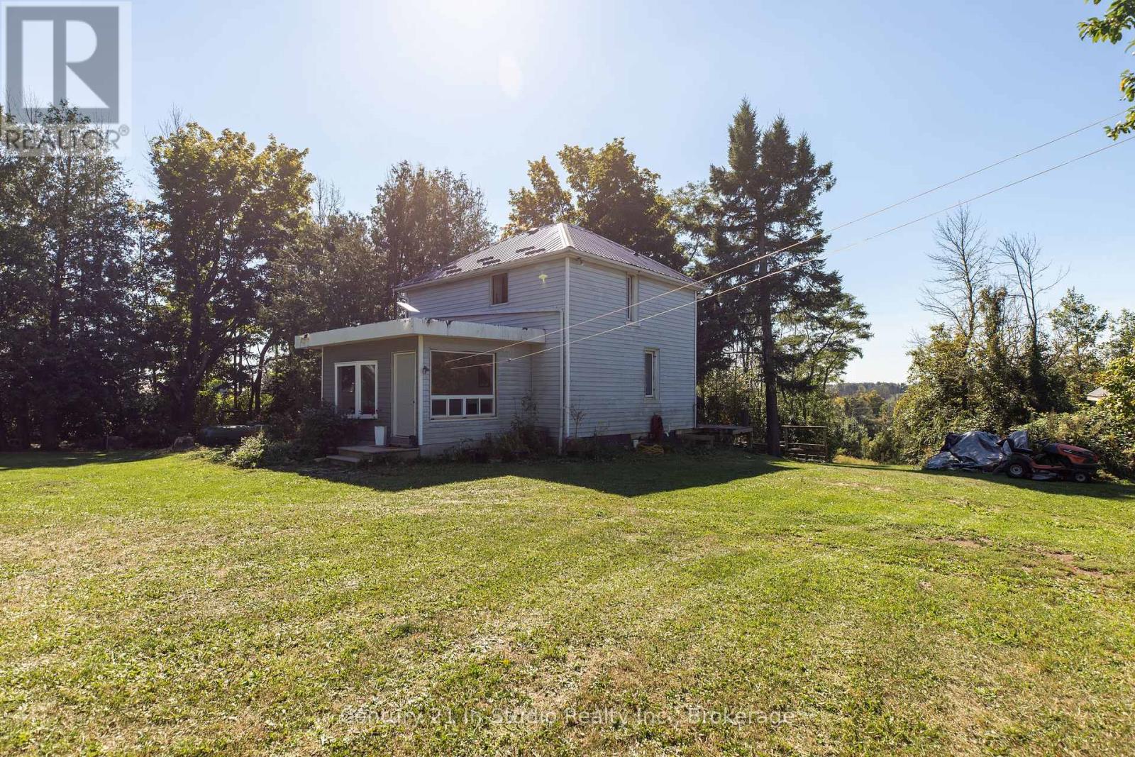 282 Elsinore Road, South Bruce Peninsula, Ontario  N0H 1A0 - Photo 3 - X12144486