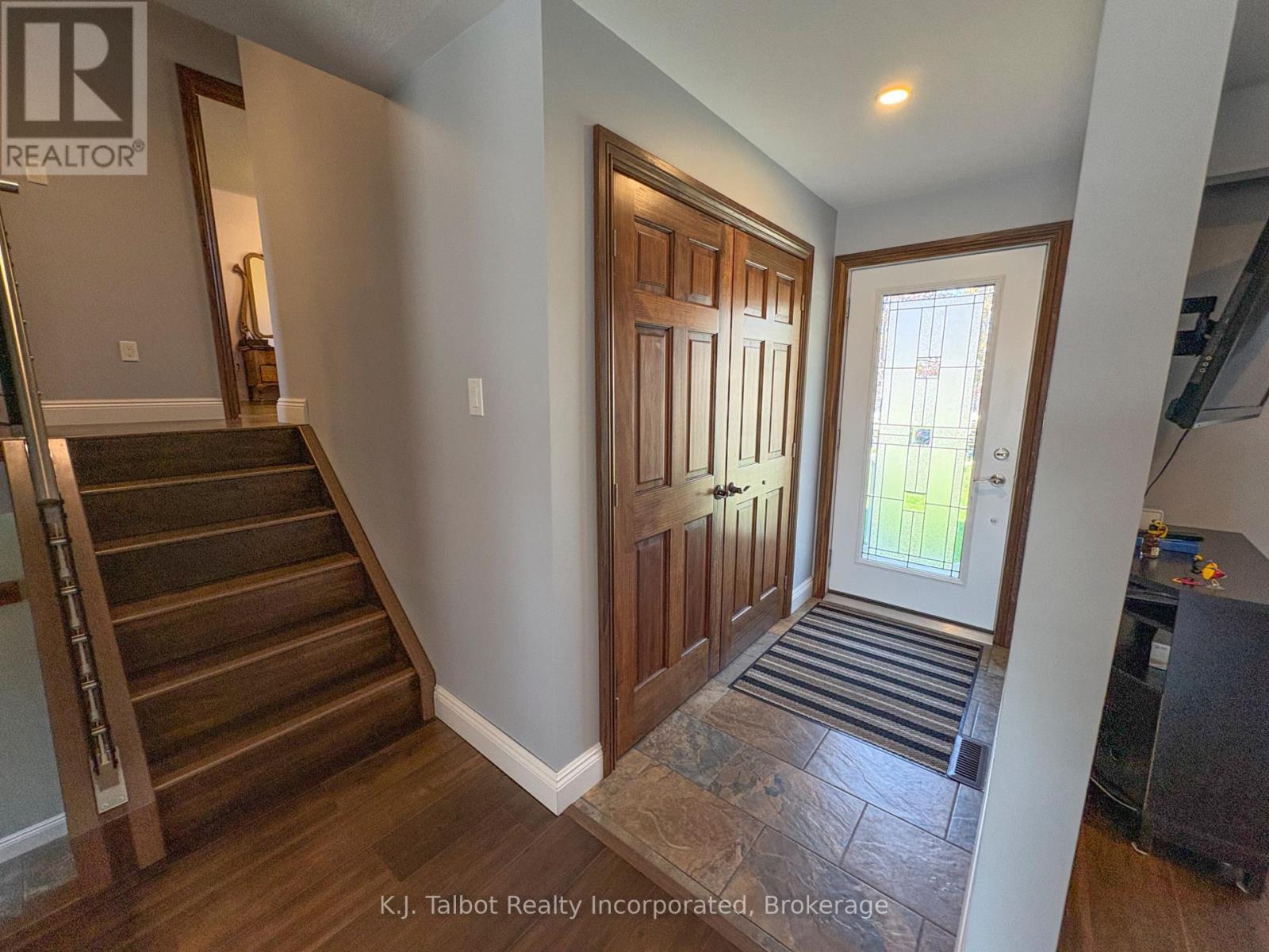 Property at 325 KROHMER DRIVE image 3