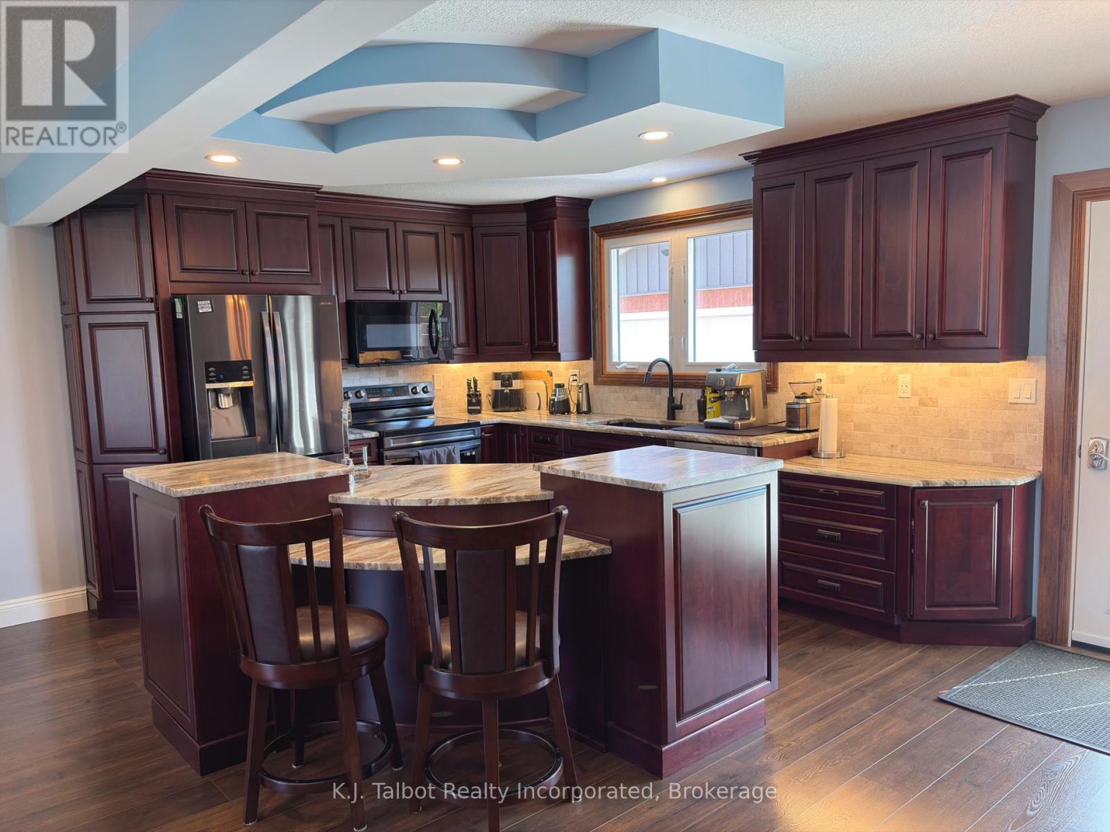 Property at 325 KROHMER DRIVE image 4