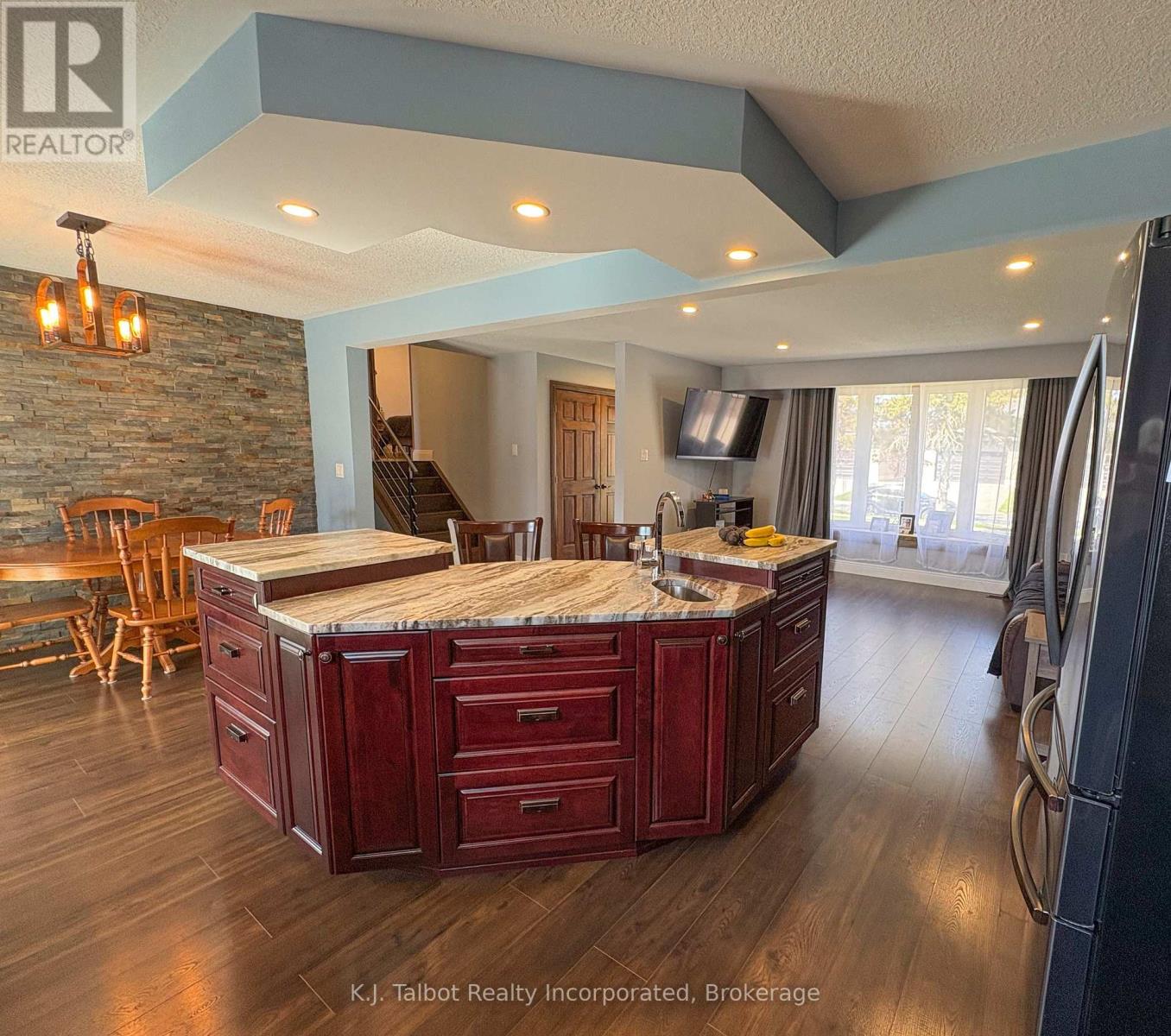 325 Krohmer Drive, Goderich, Ontario  N7A 4G8 - Photo 8 - X12144570