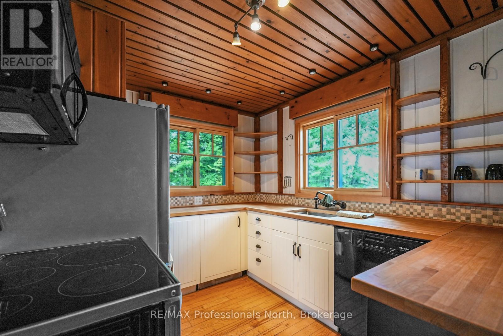 1070 Quail Run Lane, Minden Hills, Ontario  K0M 2A1 - Photo 7 - X12144603