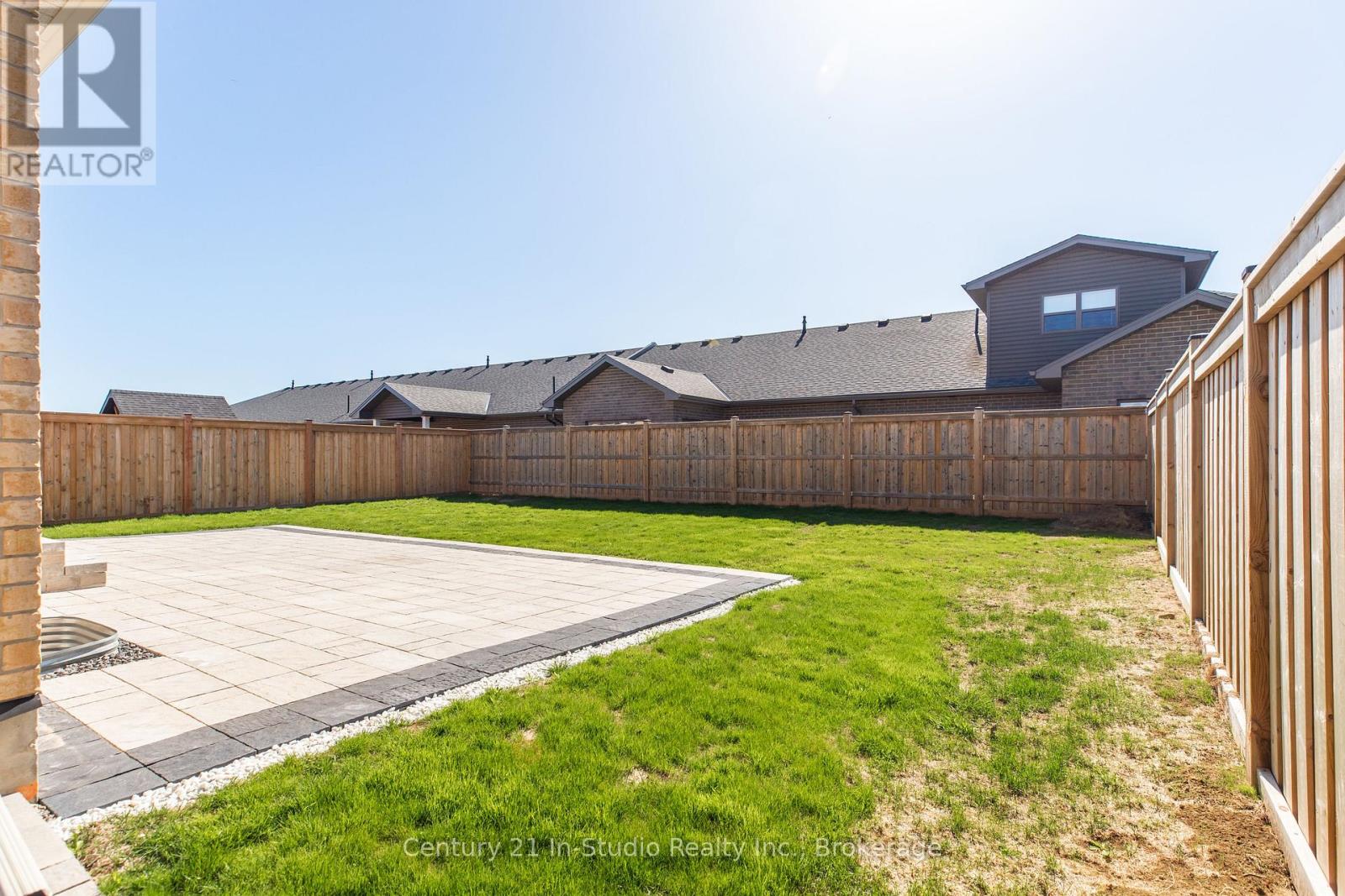 446 Walker Crescent, Saugeen Shores, Ontario  N0H 2C3 - Photo 5 - X12144608