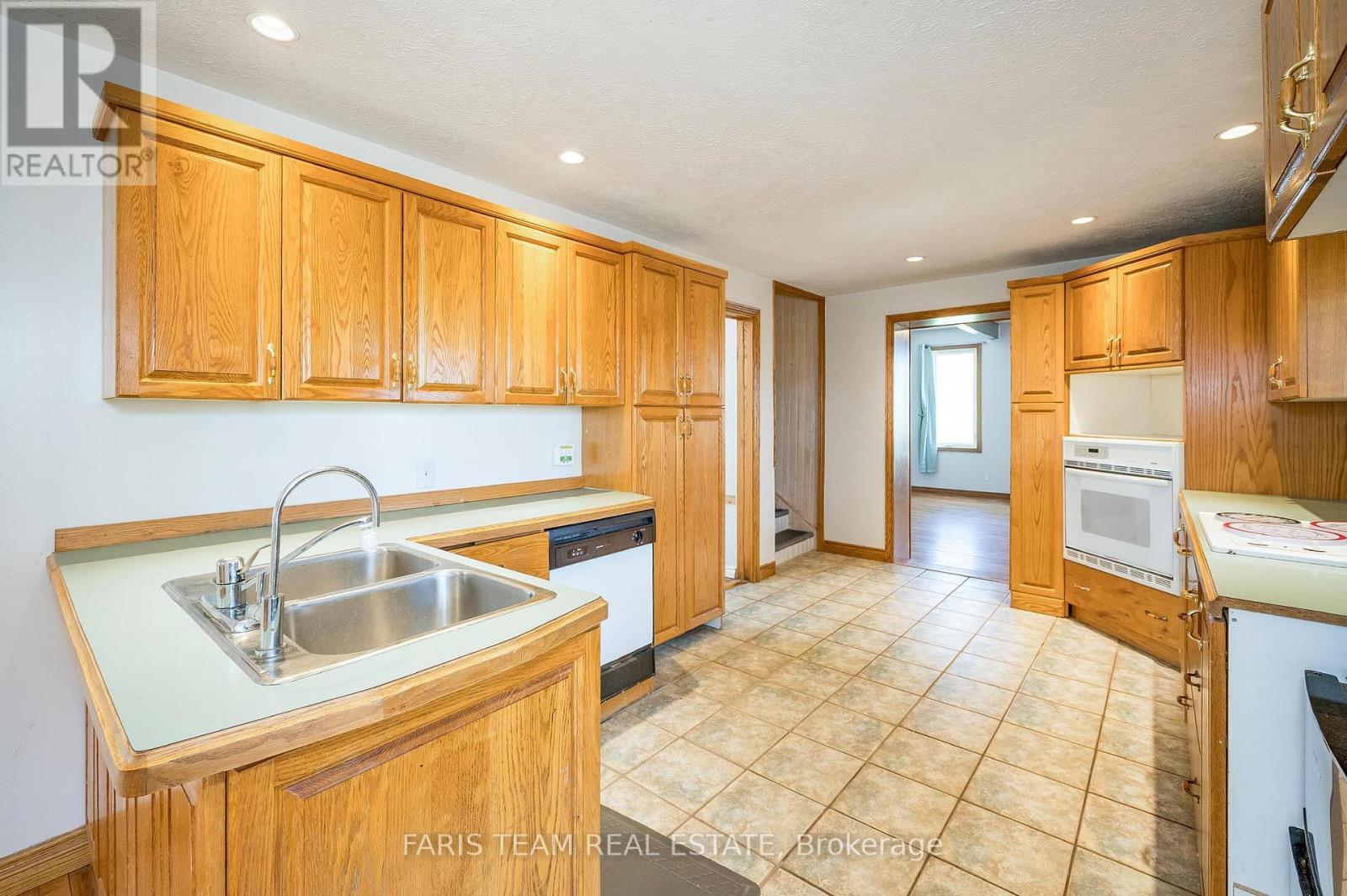 Property at 326 LAFONTAINE ROAD W image 4