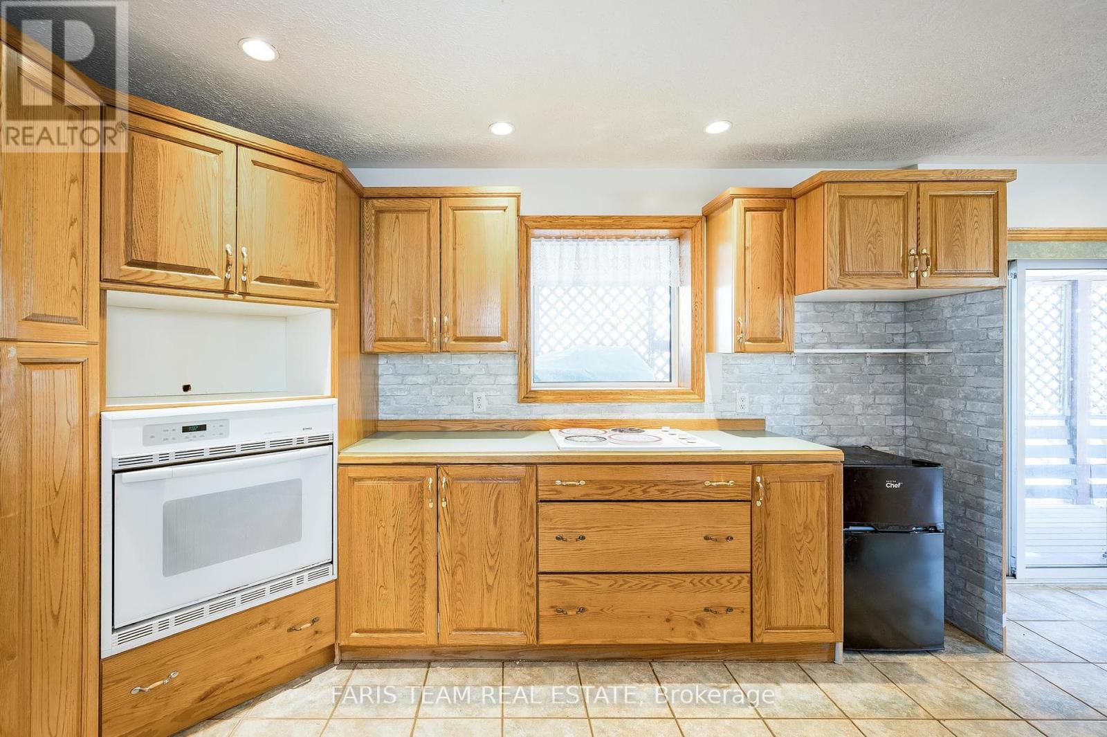 Property at 326 LAFONTAINE ROAD W image 5