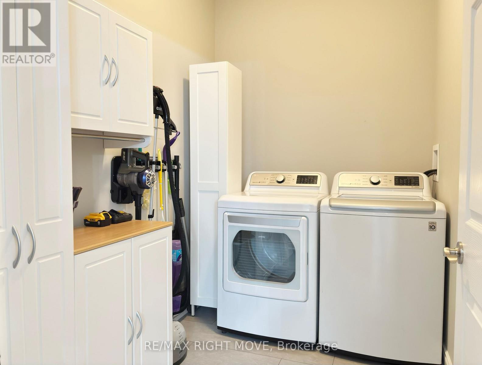321 Lucy Lane, Orillia, Ontario  L3V 8L3 - Photo 7 - S12144394
