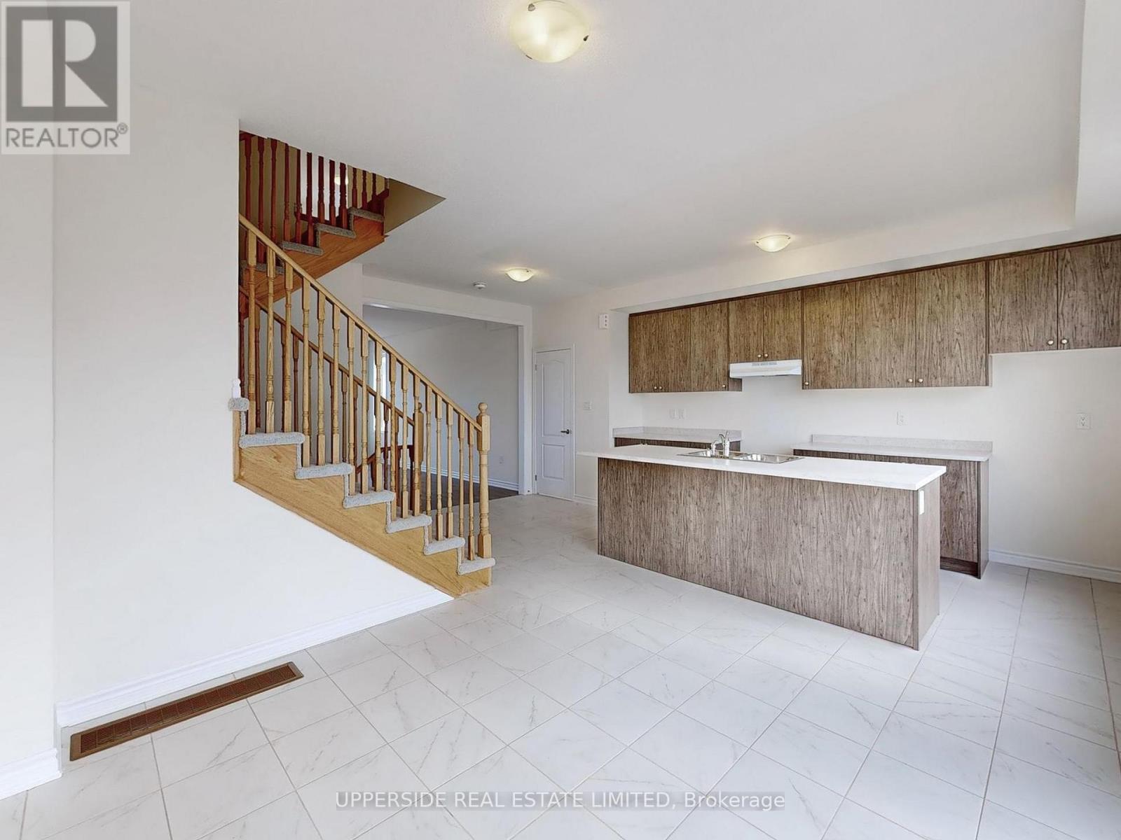 18 Lana Circle, Wasaga Beach, Ontario  L9Z 0L2 - Photo 12 - S12144533