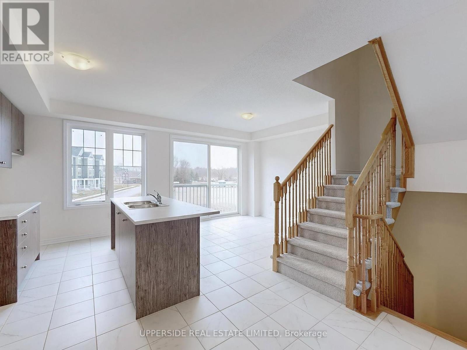 18 Lana Circle, Wasaga Beach, Ontario  L9Z 0L2 - Photo 9 - S12144533