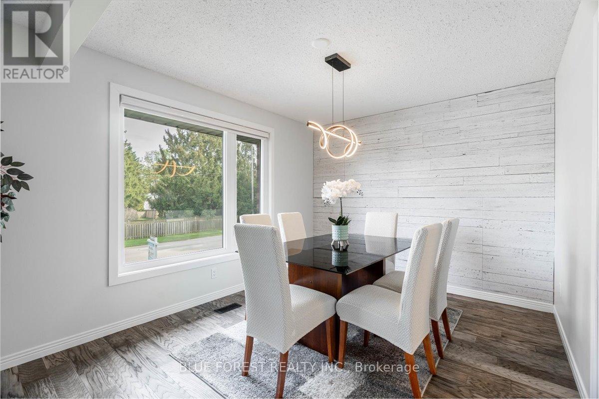 674 Lions Park Drive, Strathroy-Caradoc (Mount Brydges), Ontario  N0L 1W0 - Photo 14 - X12144577
