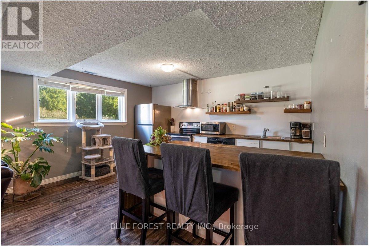 674 Lions Park Drive, Strathroy-Caradoc (Mount Brydges), Ontario  N0L 1W0 - Photo 31 - X12144577