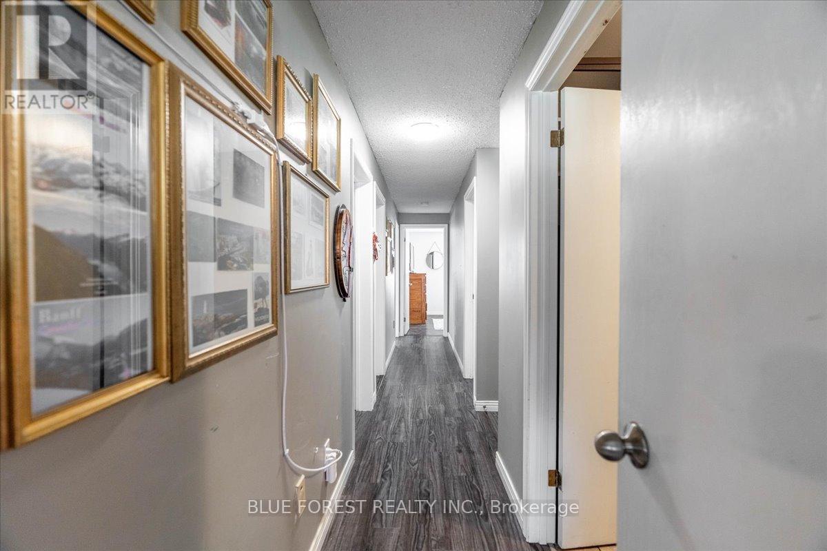 674 Lions Park Drive, Strathroy-Caradoc (Mount Brydges), Ontario  N0L 1W0 - Photo 35 - X12144577