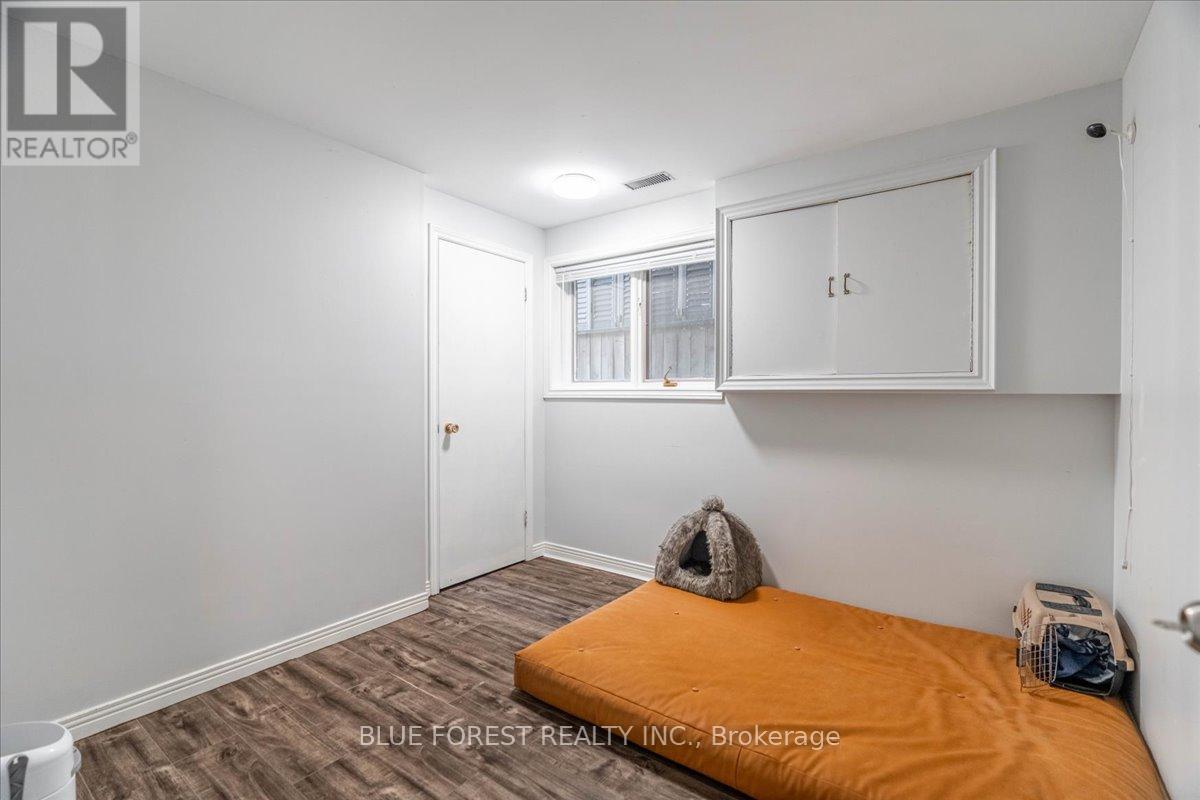 674 Lions Park Drive, Strathroy-Caradoc (Mount Brydges), Ontario  N0L 1W0 - Photo 39 - X12144577